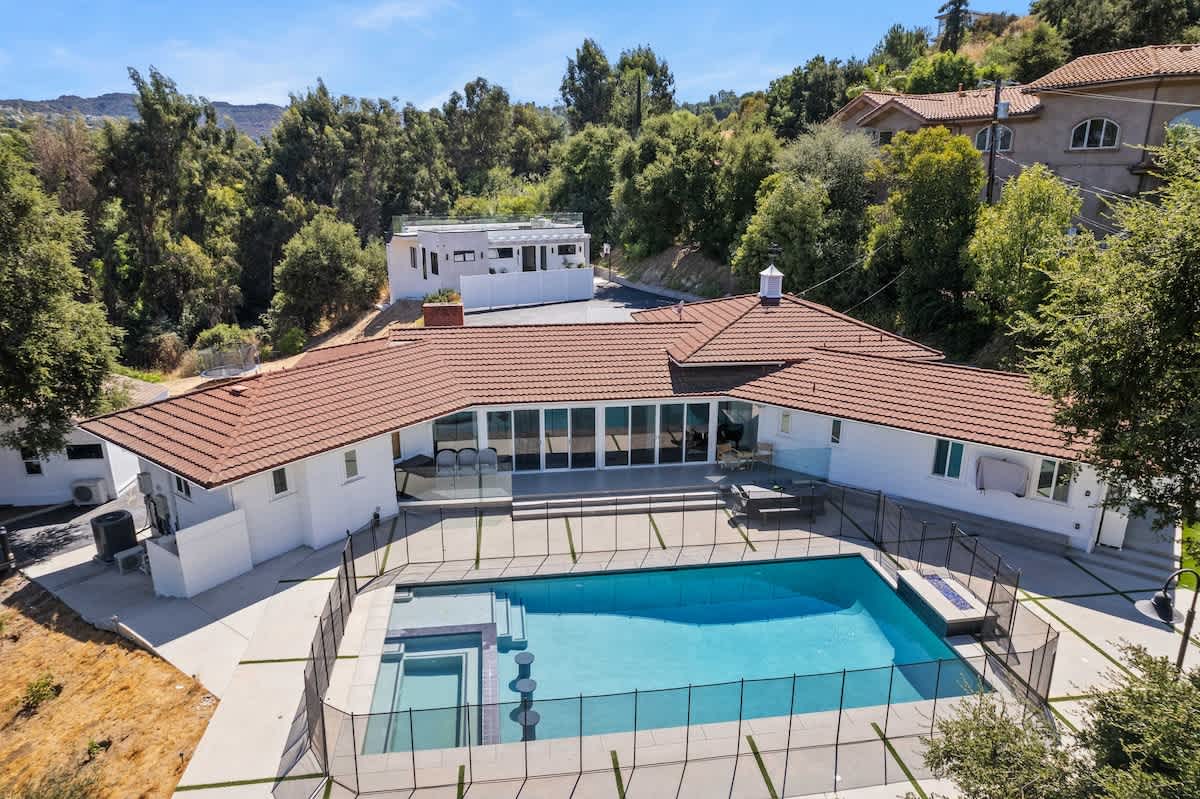 House Safran Sepulveda Encino: Luxury 4-Bedroom House with Private Pool and Spa, Encino Los Angeles