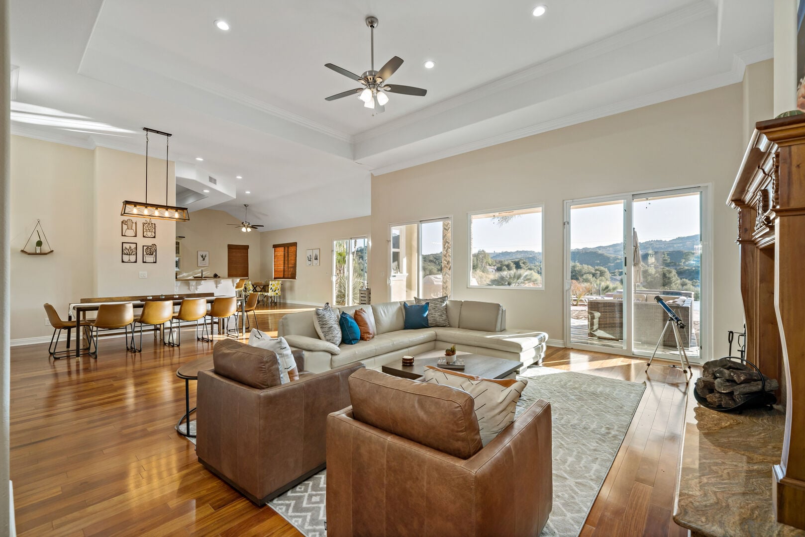 House Safran Temecula Vail: Luxury 5-Bedroom House with Infinity Pool and Spa in Temecula