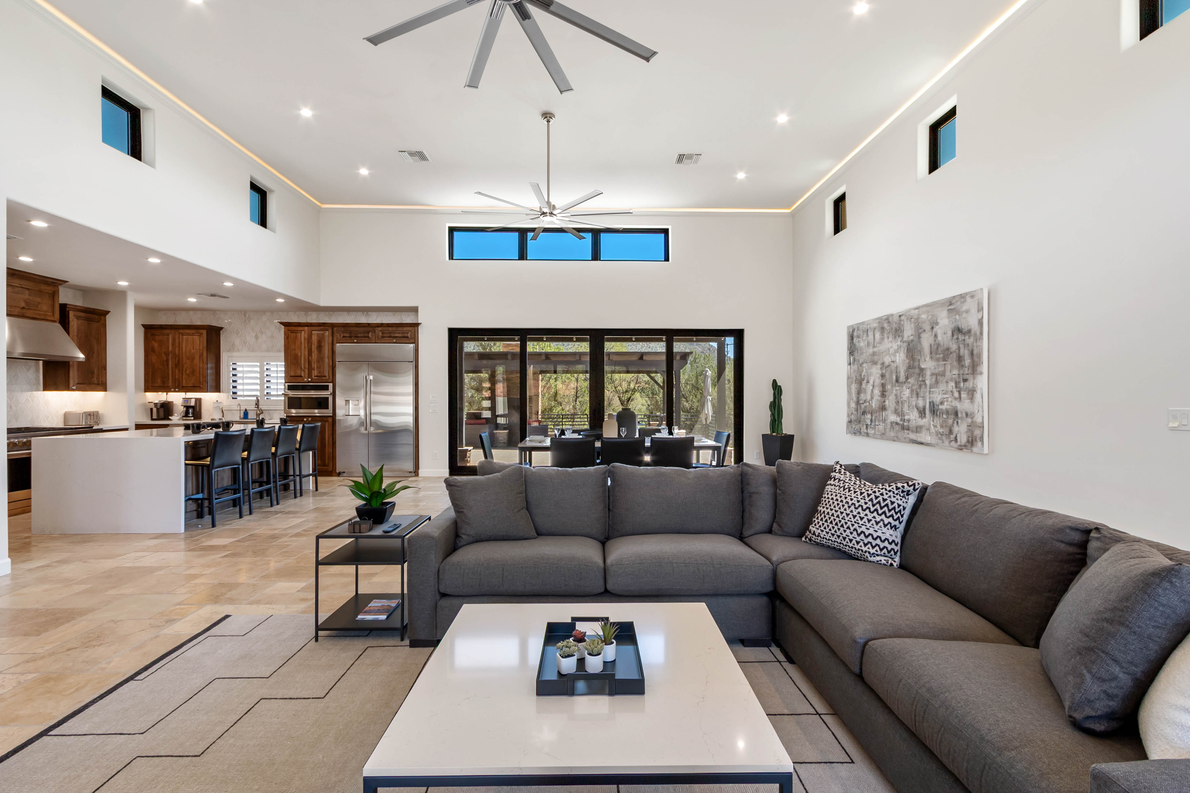 House Zephyr Bellrock Sedona: Luxury 3-Bedroom Villa with Hot Tub and Fireplace, Sedona