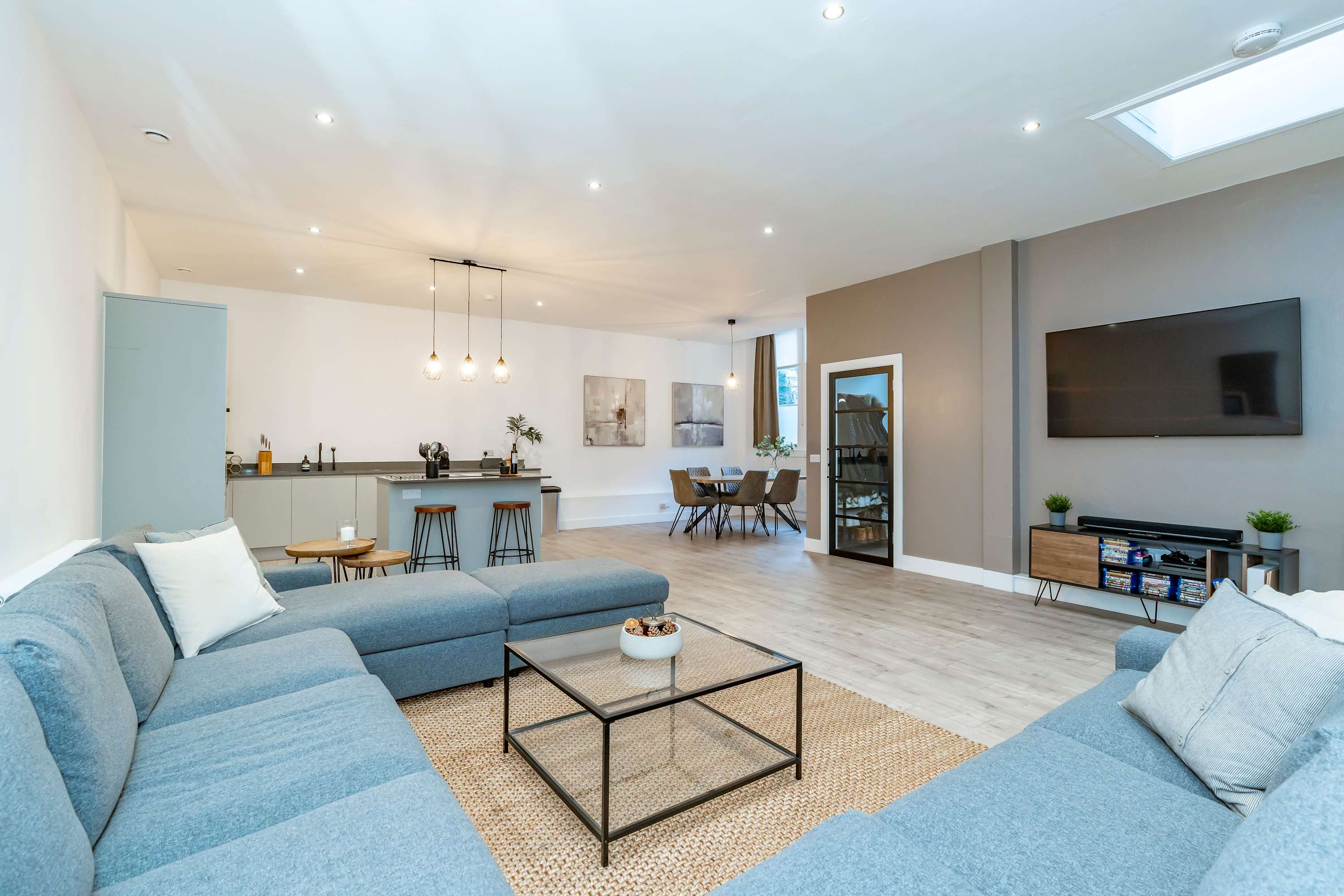 House Zephyr Bruntsfield Castle: Luxury 2-Bedroom Apartment with Spa and Private Parking, Bruntsfield & Morningside Edinburgh