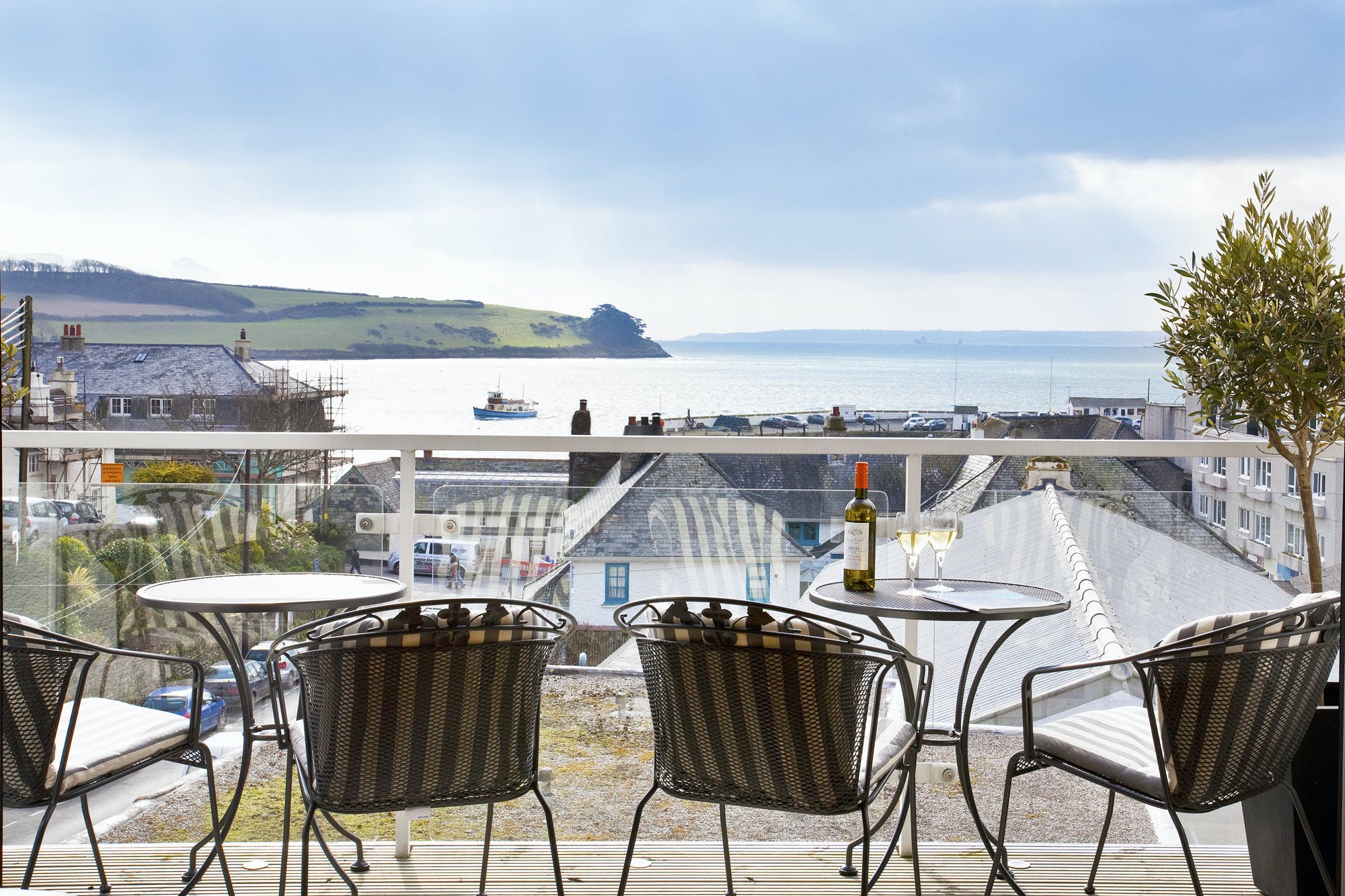 House Zephyr Carne Beacon: Luxury 2-Bedroom Villa with Sea Views and Spa in Cornwall