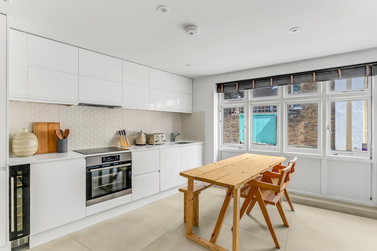 House Zephyr Colville NottingHill: Luxury 2-Bedroom Apartment with Family-Friendly Comfort, Notting Hill