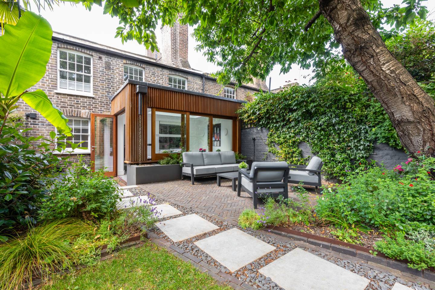 House Zephyr Lambeth Waterloo: Luxury 3-Bedroom Apartment with Private Parking and Spa, South Bank London