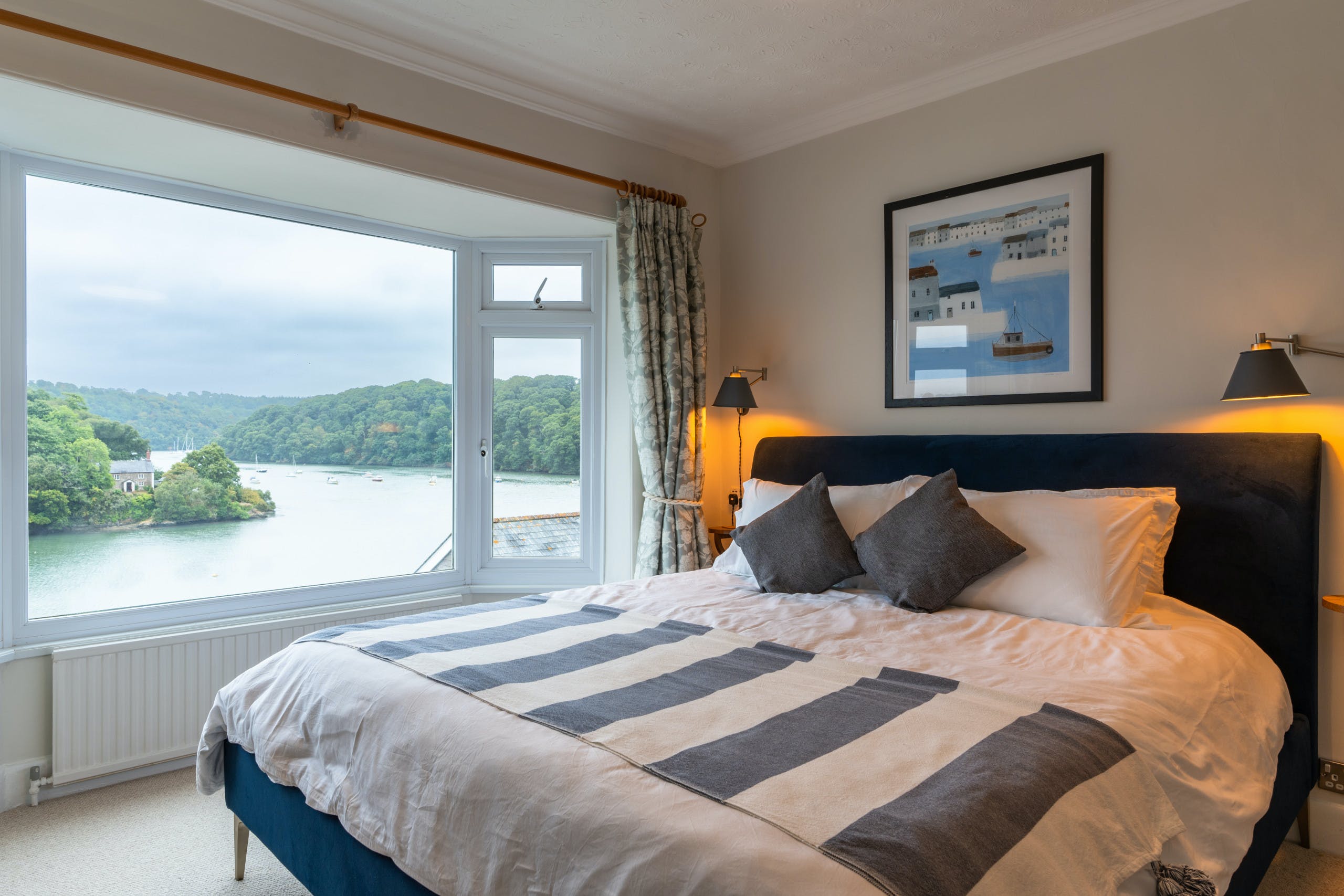 House Zephyr Malpas Truro: Luxury 3-Bedroom Apartment with Hot Tub and Countryside Views, Truro
