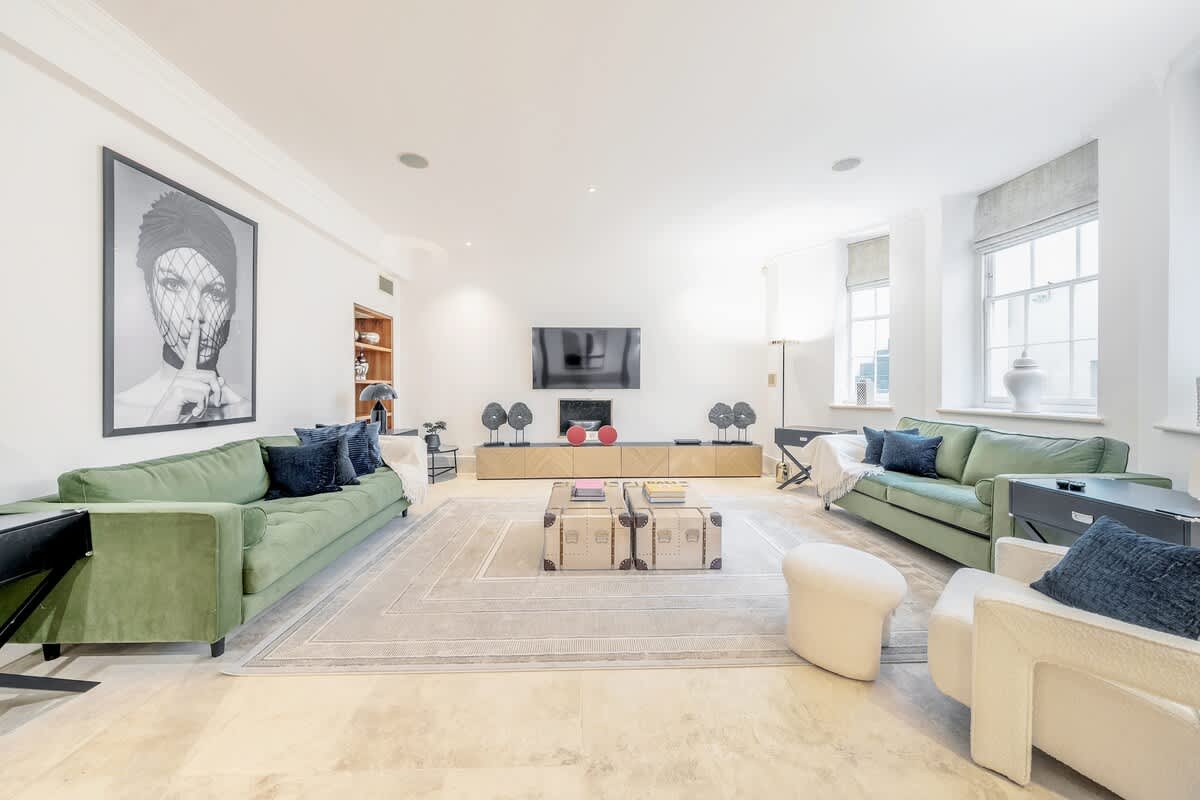 House Zephyr Pimlico Thames: Luxury 2-Bedroom Apartment with Spa and Family Features in Pimlico, London
