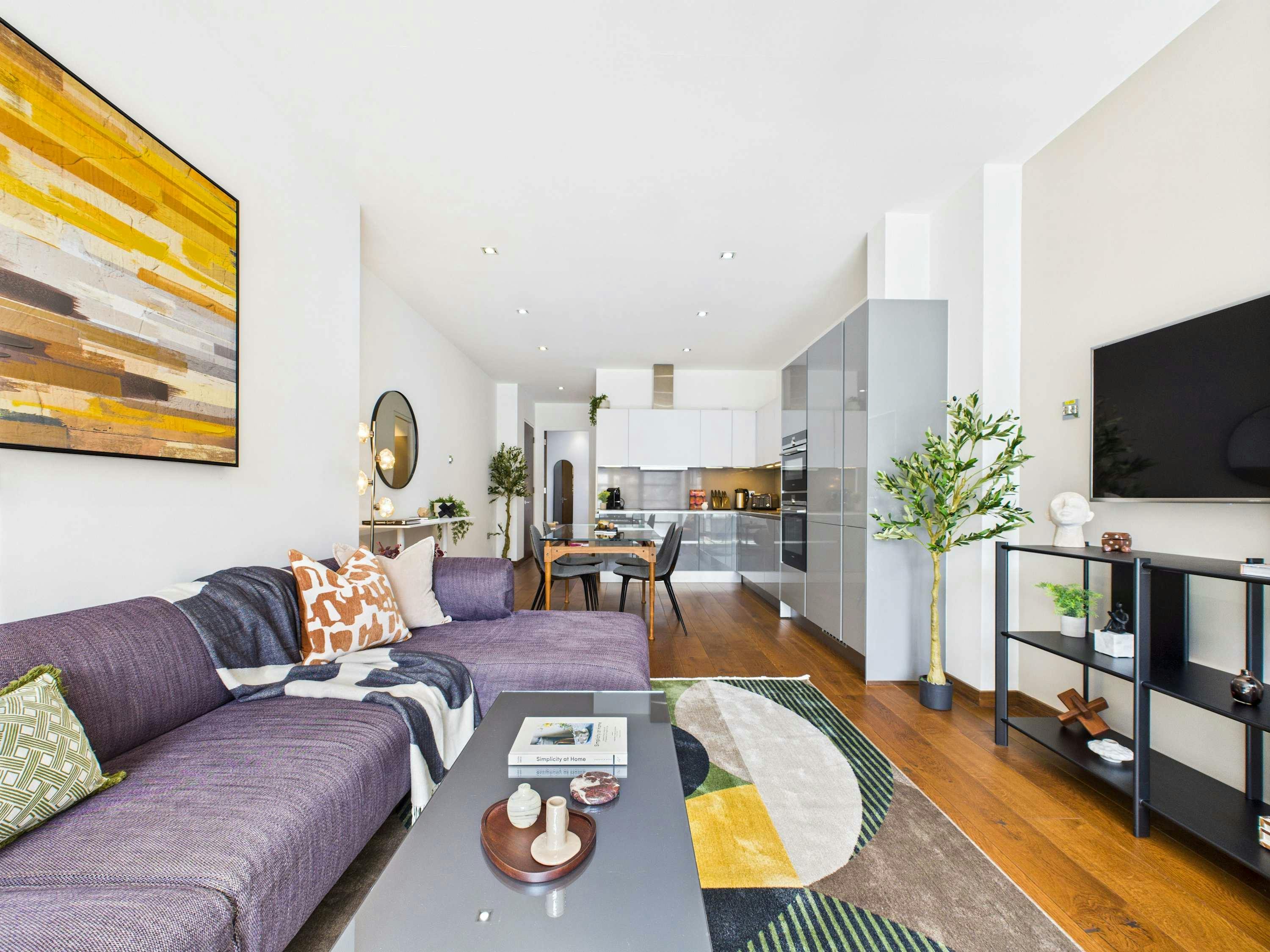 House Zephyr Primrose Camden: Luxury 2-Bedroom Apartment with Spa and Private Parking, Camden Town