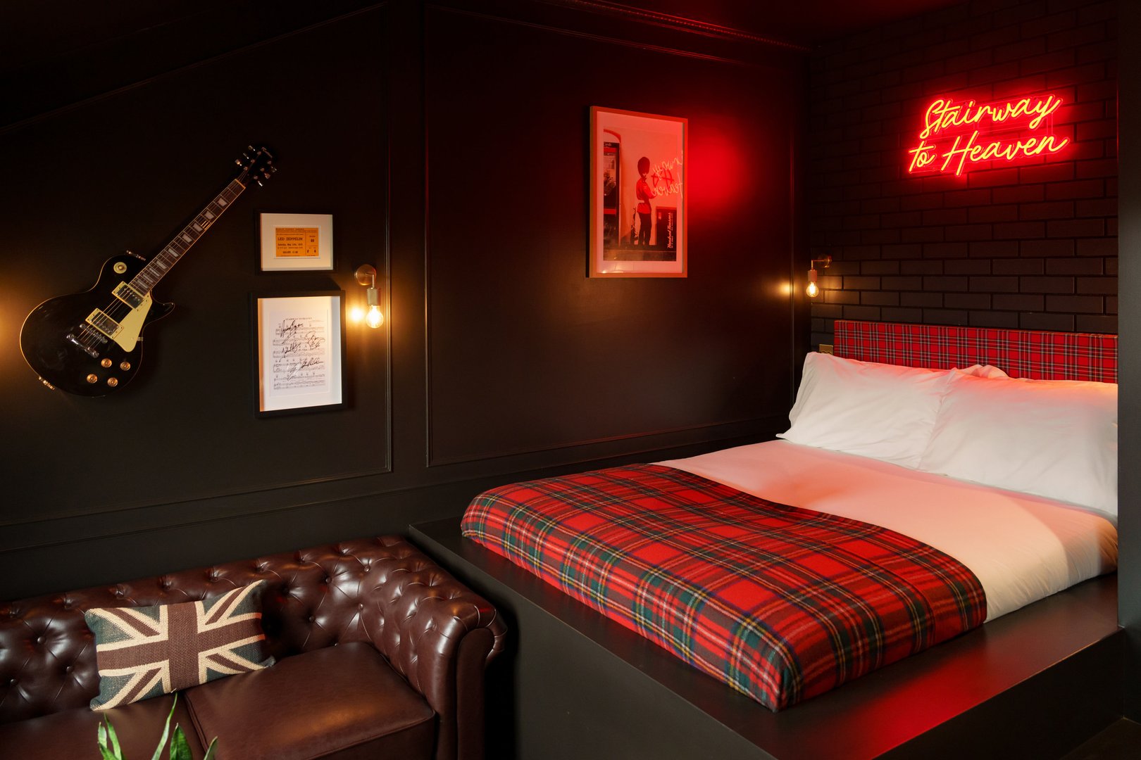 House Zephyr Primrose Inverness: Romantic 1-Bedroom Villa with Spa and Air-Con, Camden Town London