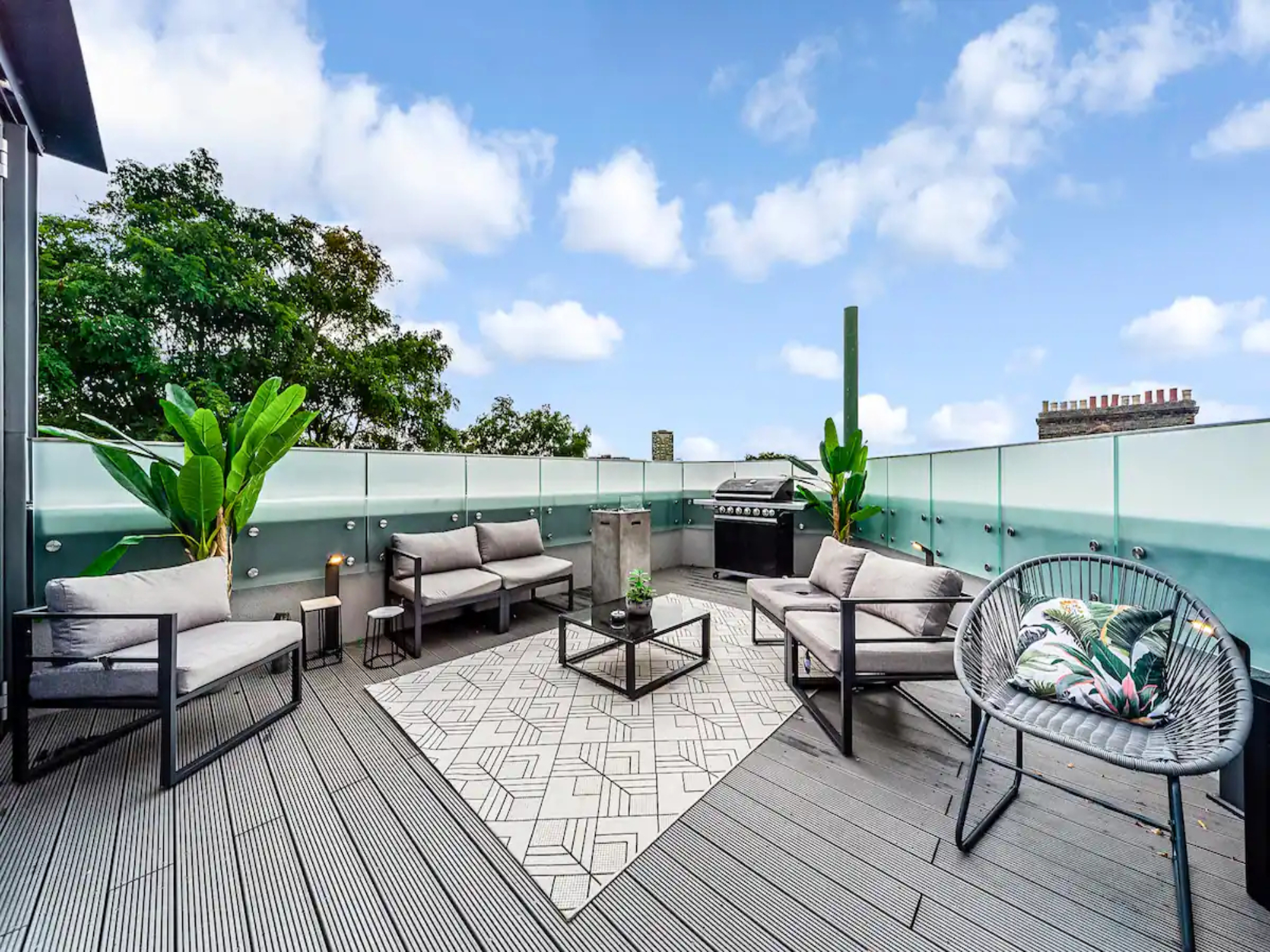 House Zephyr Sands Fulham: Stylish 2-Bedroom Penthouse with Balcony and Office, Fulham London