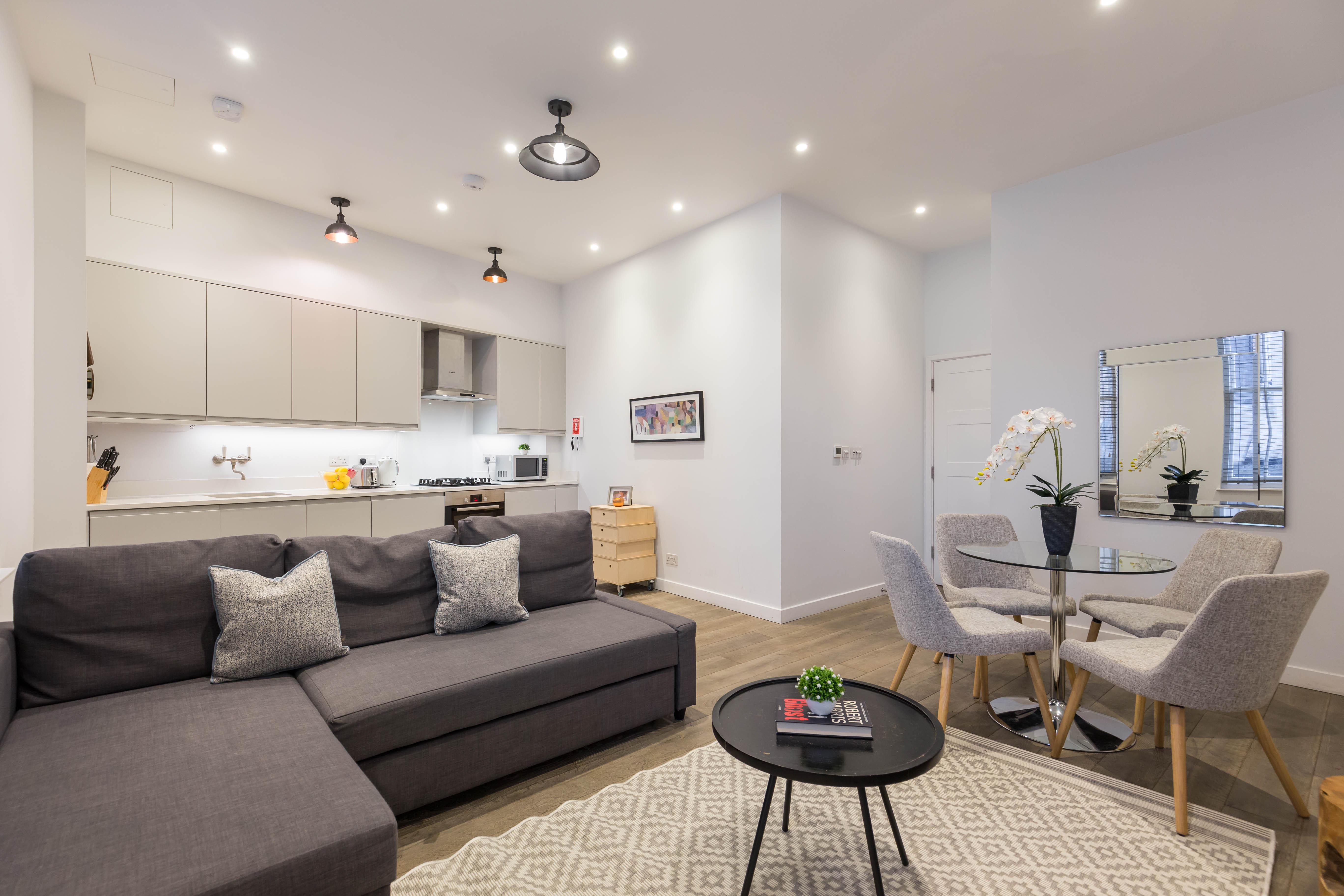 House Zephyr Whitfield Fitzrovia: Stylish 1-Bedroom Apartment with Spa and Parking, Fitzrovia London