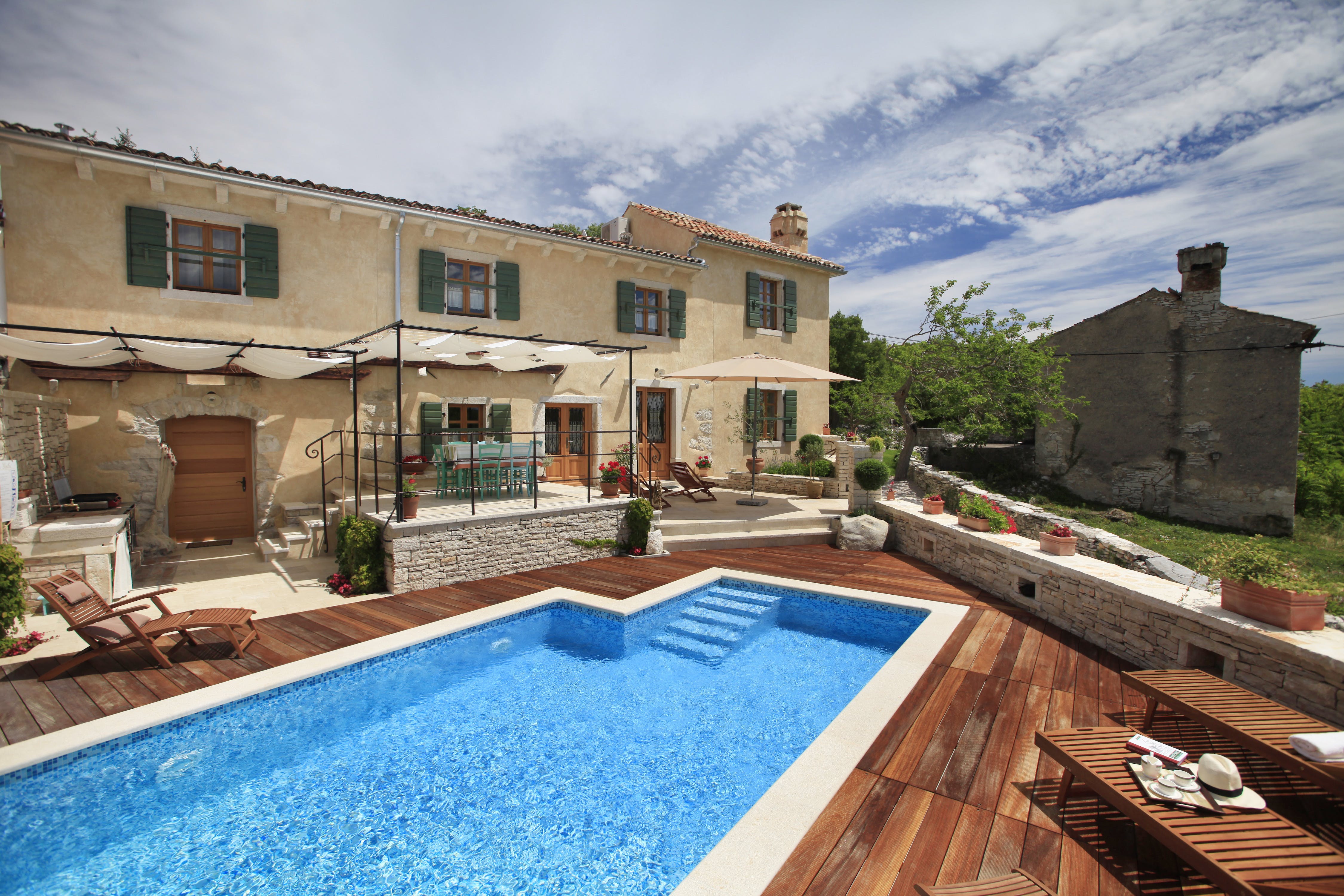 Kuća Libeccio Uvala Trget: Luxury 3-Bedroom Villa with Private Heated Pool and Sea Views, Istria