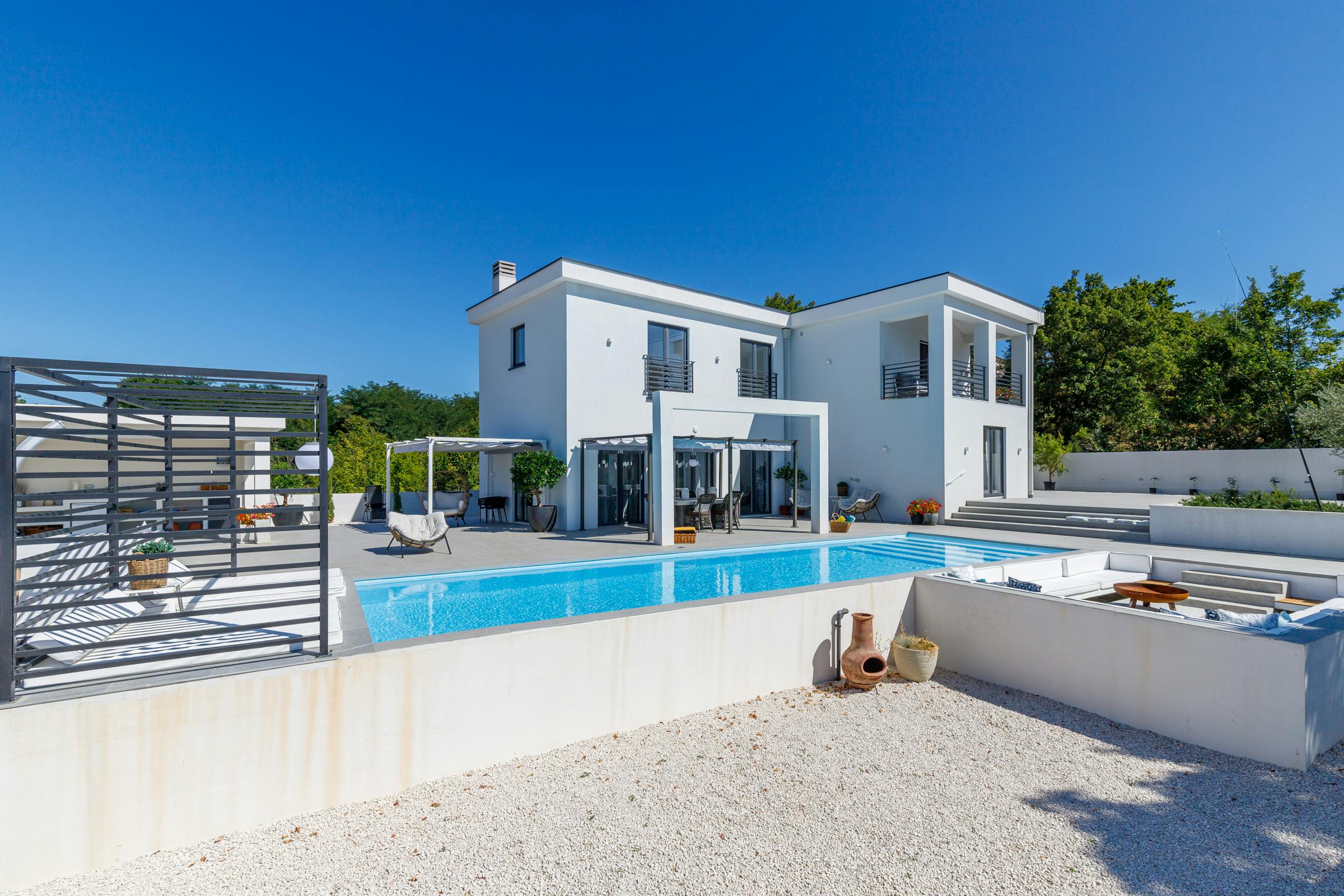 Kuća Srebrna Šišan Istra: Luxury 4-Bedroom Villa with Private Pool and Hot Tub, Istria
