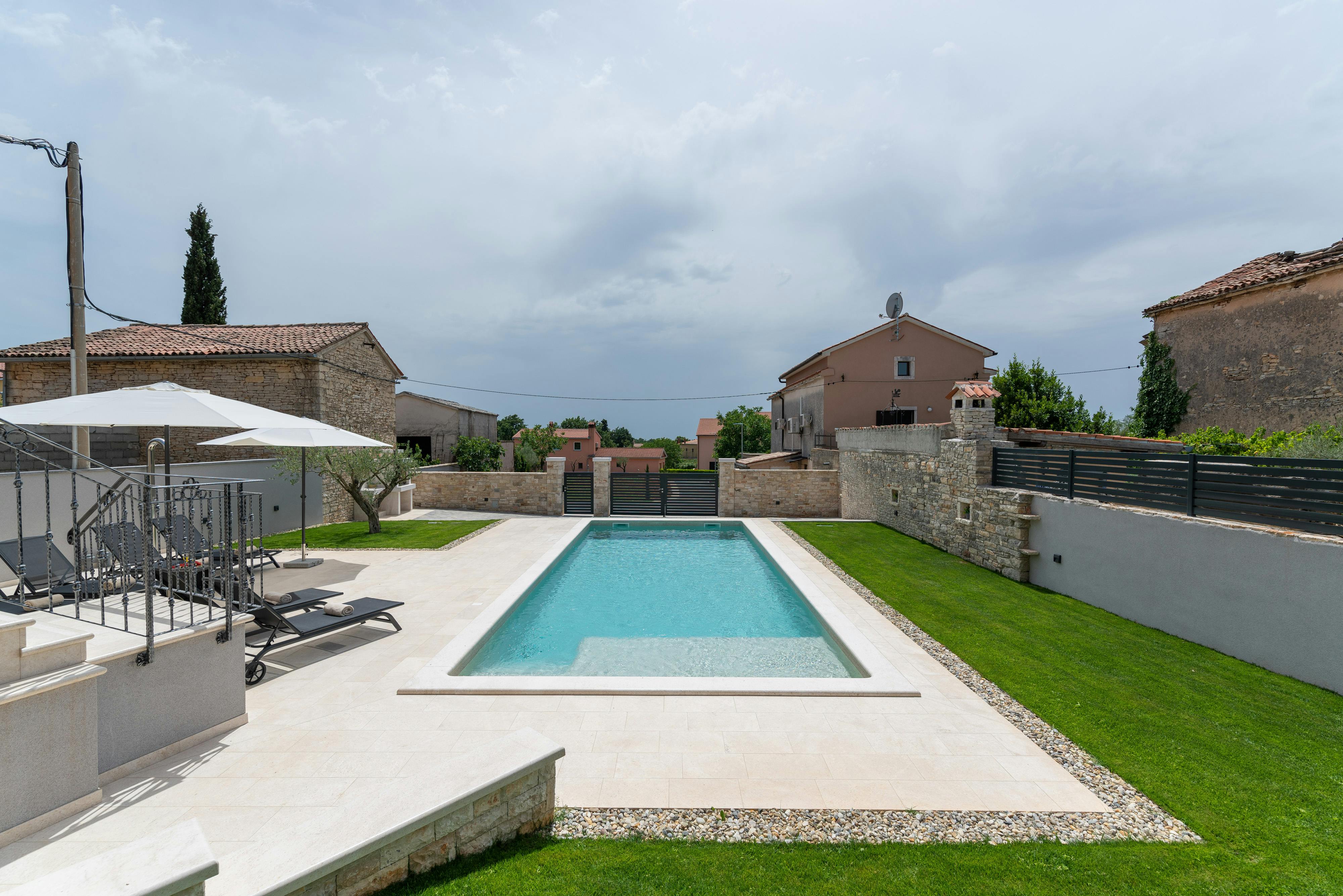 Kuća Srebrna Valtura Istria: Luxury 3-Bedroom Villa with Pool, Tennis Court and Spa in Istria