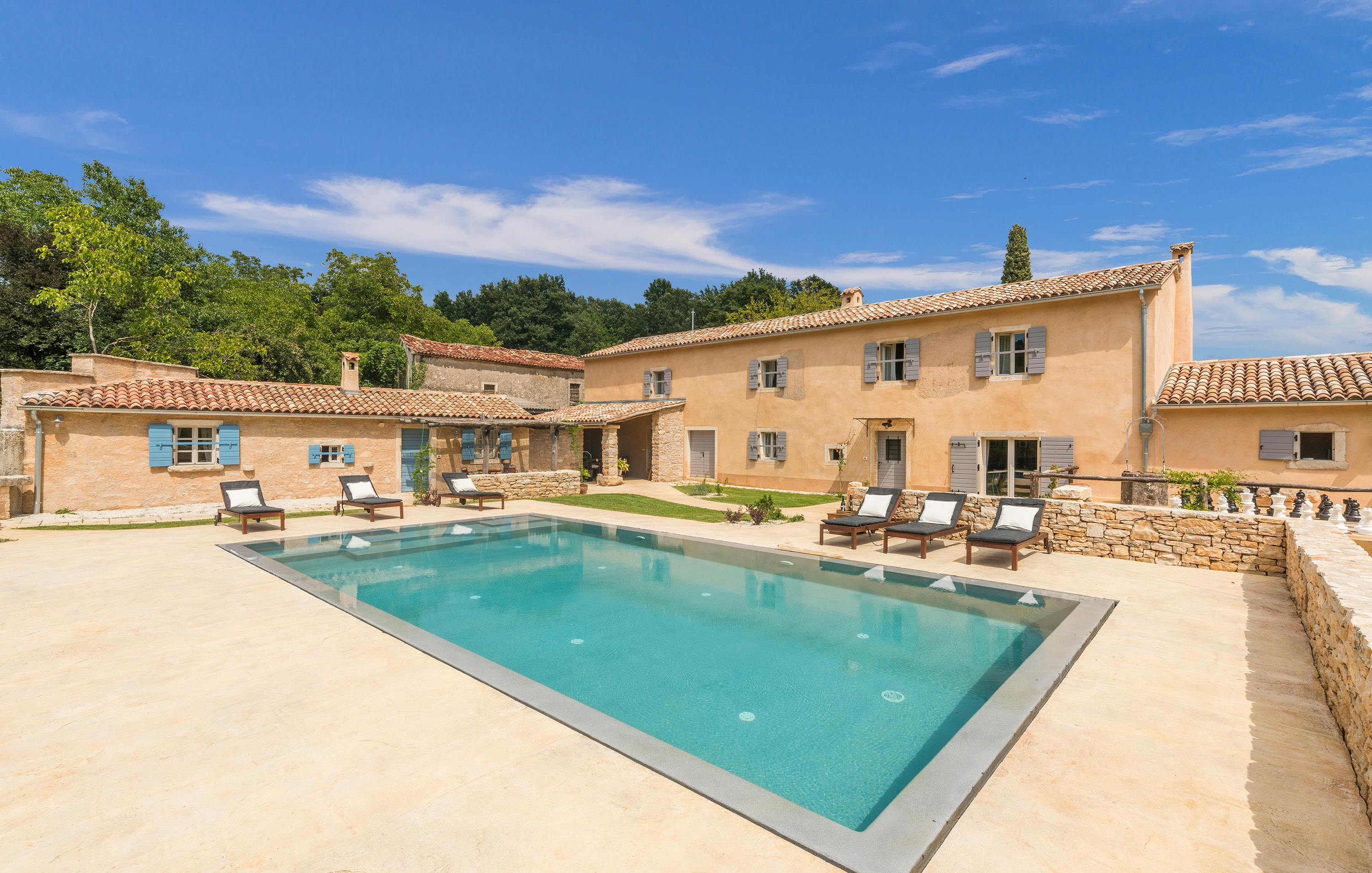 Kuća Srebrna Zminj Istria: Luxury 4-Bedroom Villa with Private Pool and Sea Views, Istria