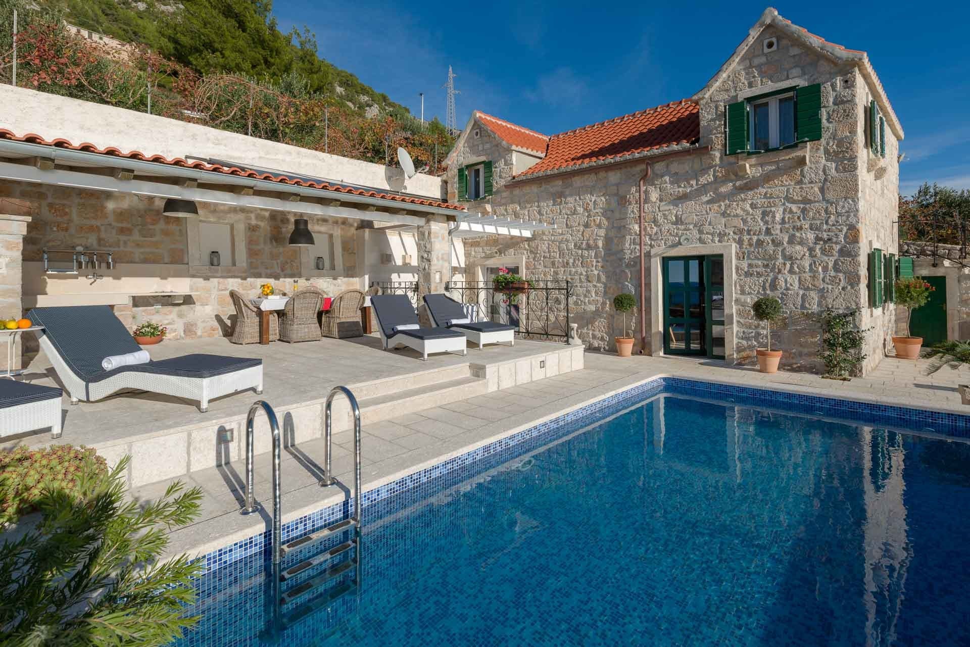 Kuća Zlatna Rt Split: Luxury 3-Bedroom Apartment with Sea View and Pool, Split Croatia