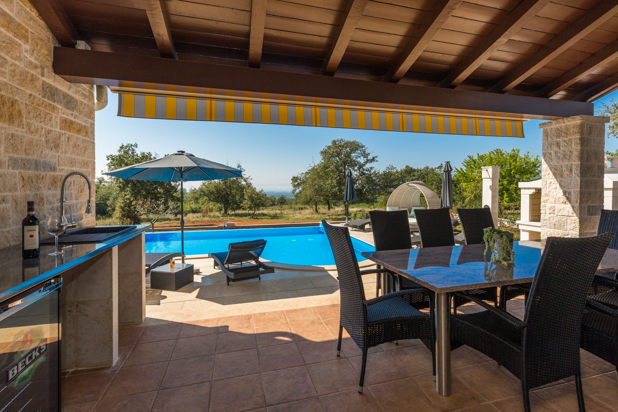 Kuća Zlatna Uvala Poreč: Luxury 4-Bedroom Villa with Infinity Pool and Sea Views, Istria