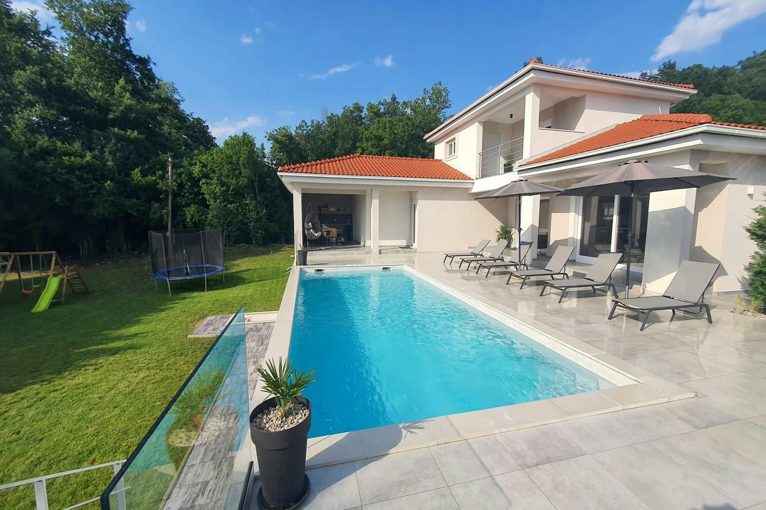 Kuća Zlatna Uvala Snašići: Luxury 4-Bedroom Villa with Private Pool and Spa, Istria