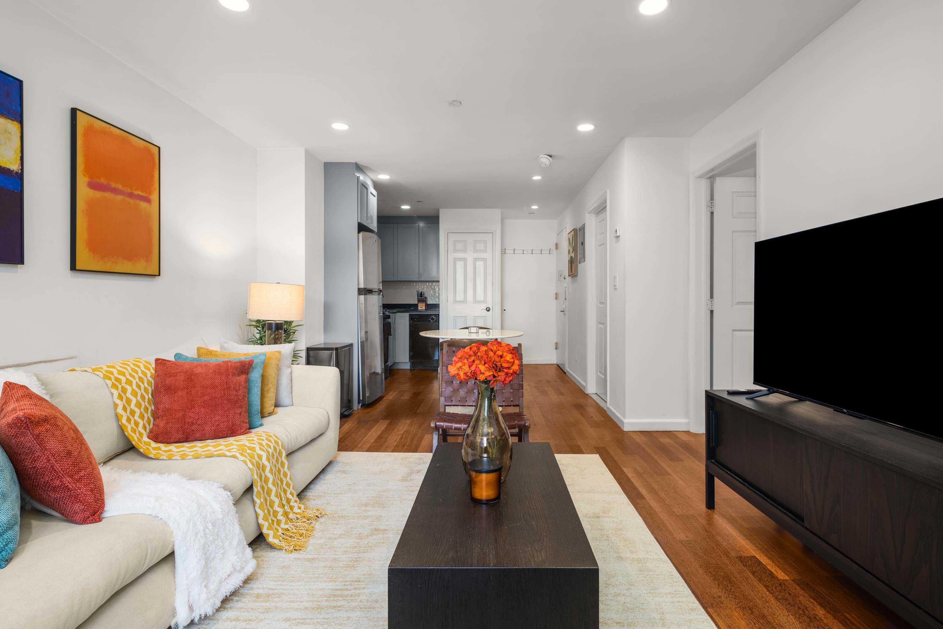 Loft Safran Stuyvesant East Village: Stylish 1-Bedroom Loft Rental with Private Balcony and Spa, East Village New York