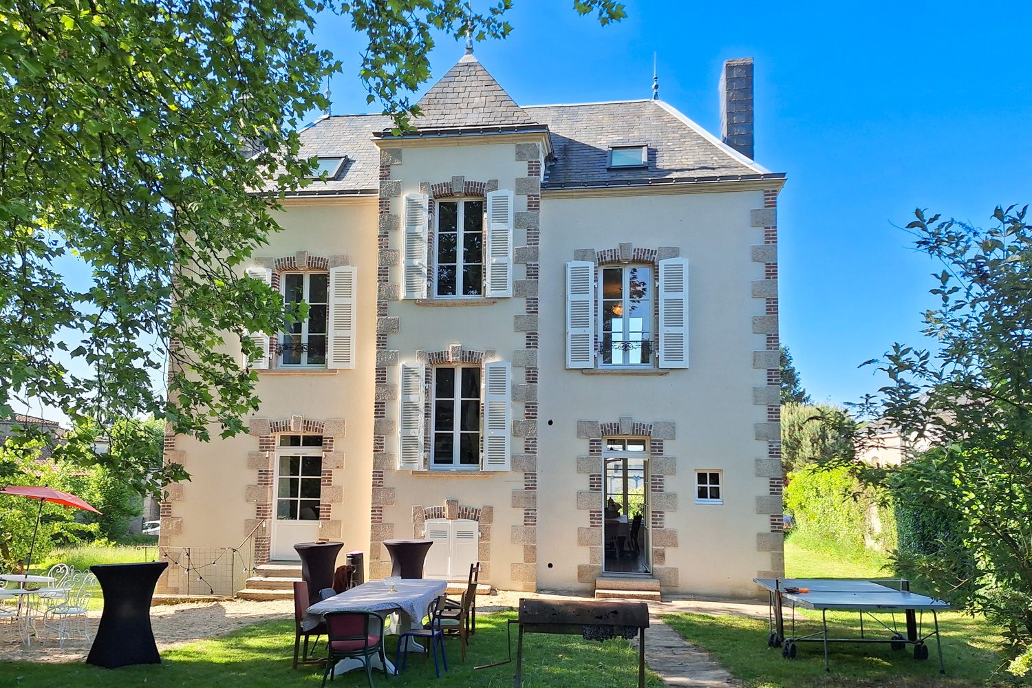 Maison Bruyère Rochereau Montournais: 4-Bedroom Villa with Spa, Tennis Court & Garden in Montourna