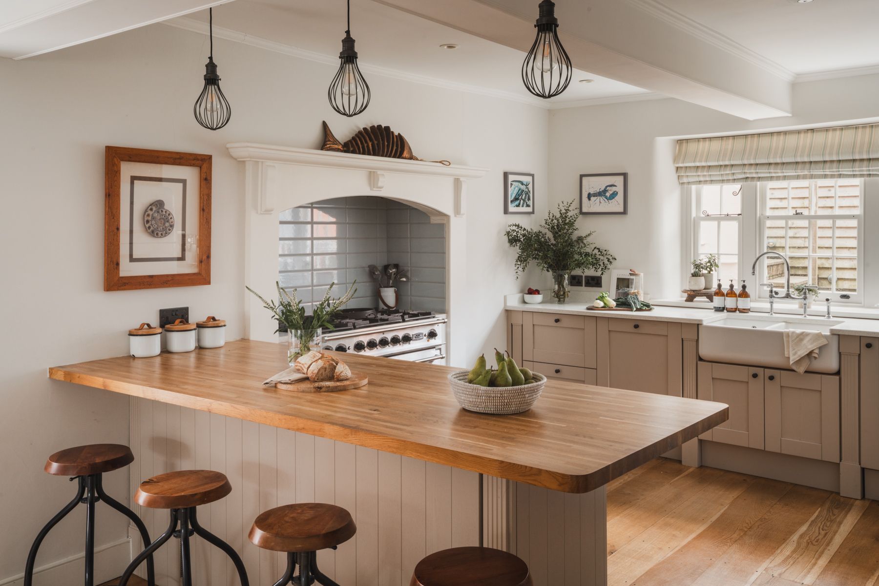 Manor Ammonite Langmoor Lyme: 5-Bedroom Jurassic Coast Townhouse with Spa, Fireplace & Sea