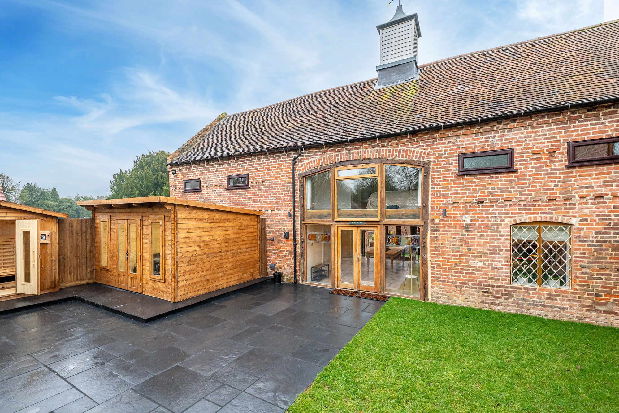 Manor Briar Tettenhall Wolverhampton: 5-Bedroom Restored Barn with Spa & Sauna in Staffordshire Co