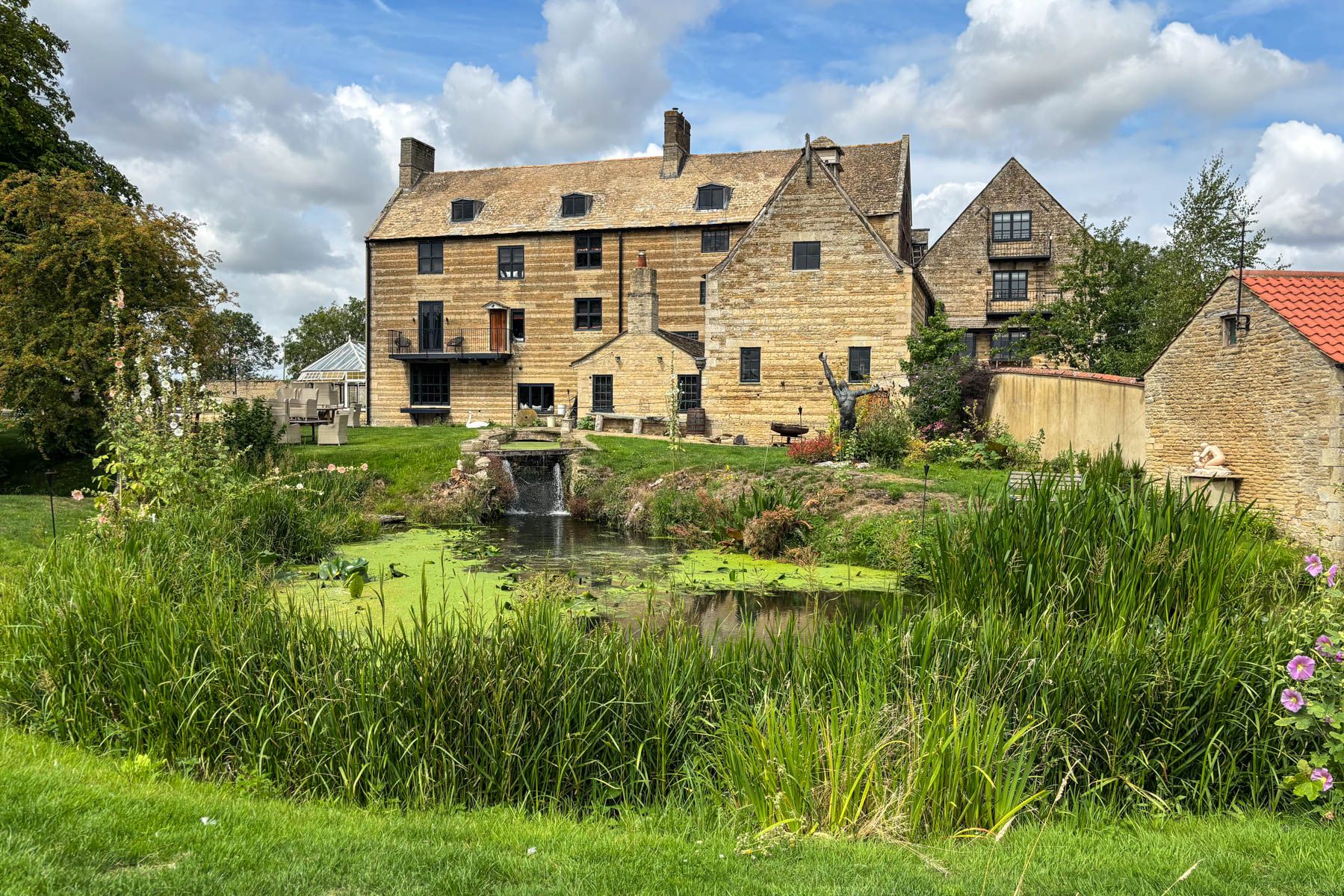 Manor Dragonfly Tallington Deeping: 16-Bedroom Historic Estate with Spa & 20 Acres in West Deepi