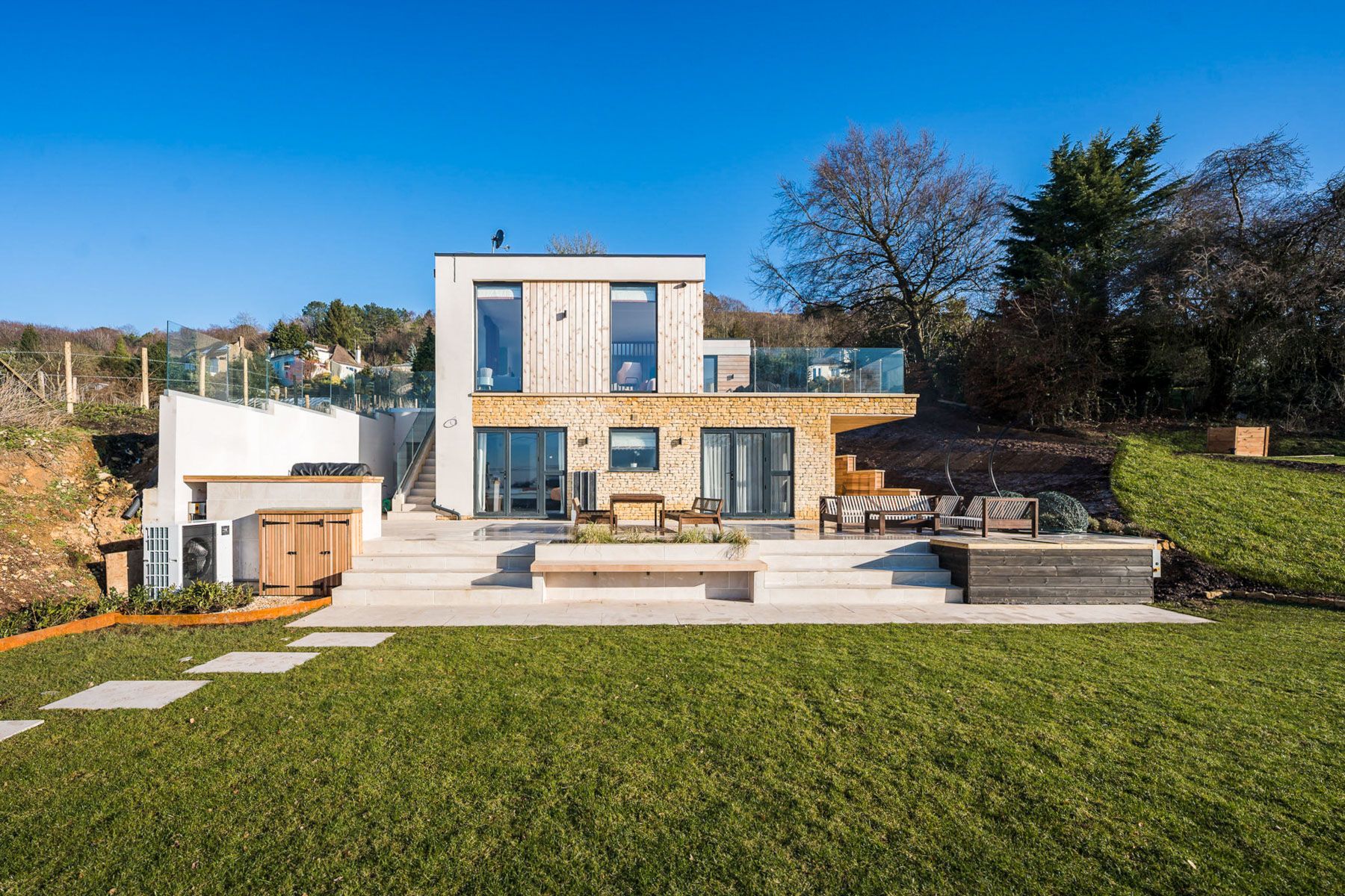 Manor Gilded Pittville Cheltenham: 5-Bedroom Hilltop Retreat with Sauna & Cinema in the Cotswol