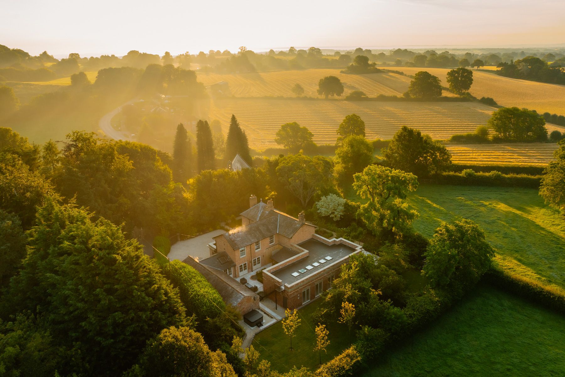 Manor Hawthorne Chapelwood Cheshire: 8-Bedroom Historic Manor with Heated Pool and Spa in Rural C