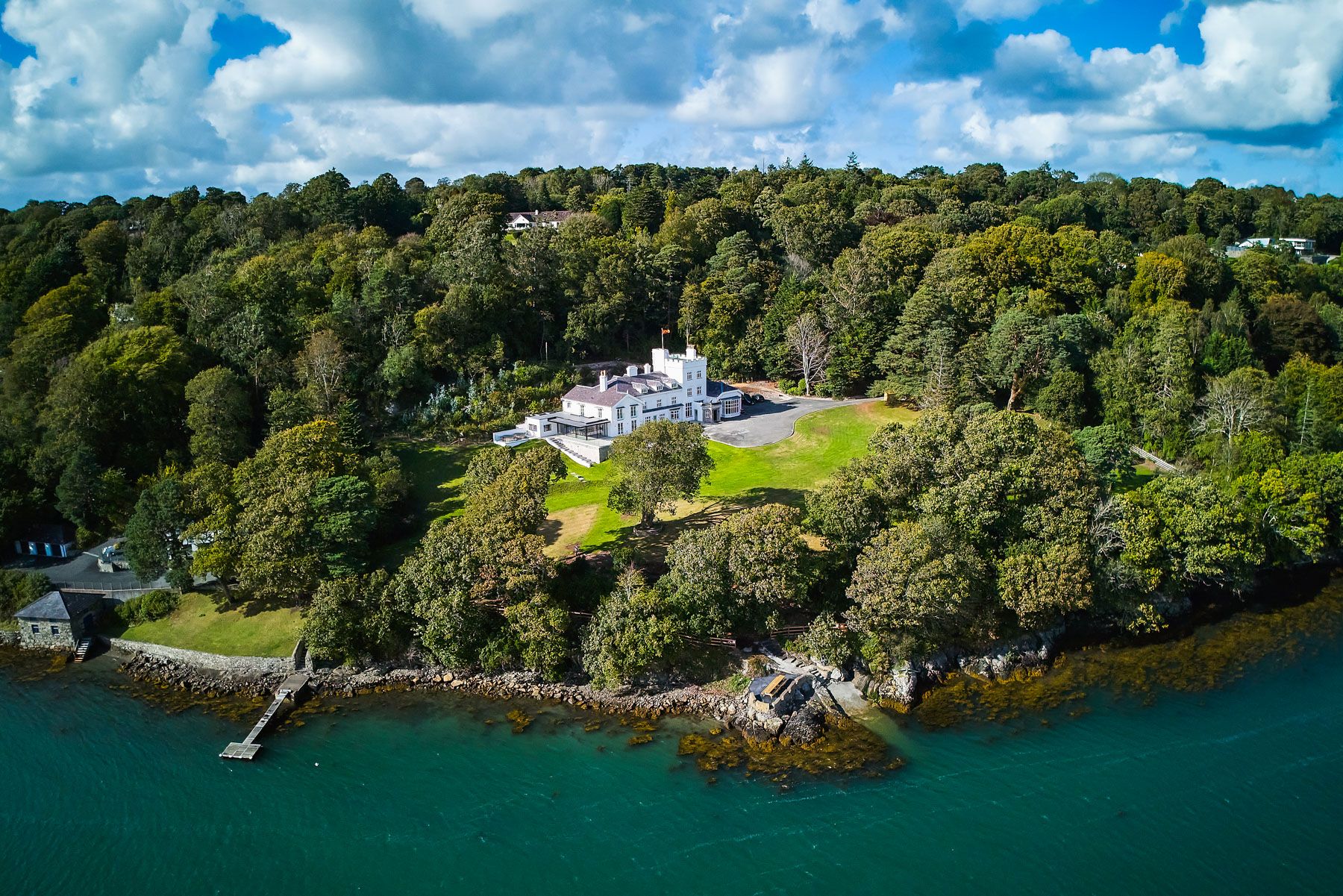Manor Heatherstone Cadnant Anglesey: 9-Bedroom Historic Manor with Spa, Tennis Court & Strait Vie
