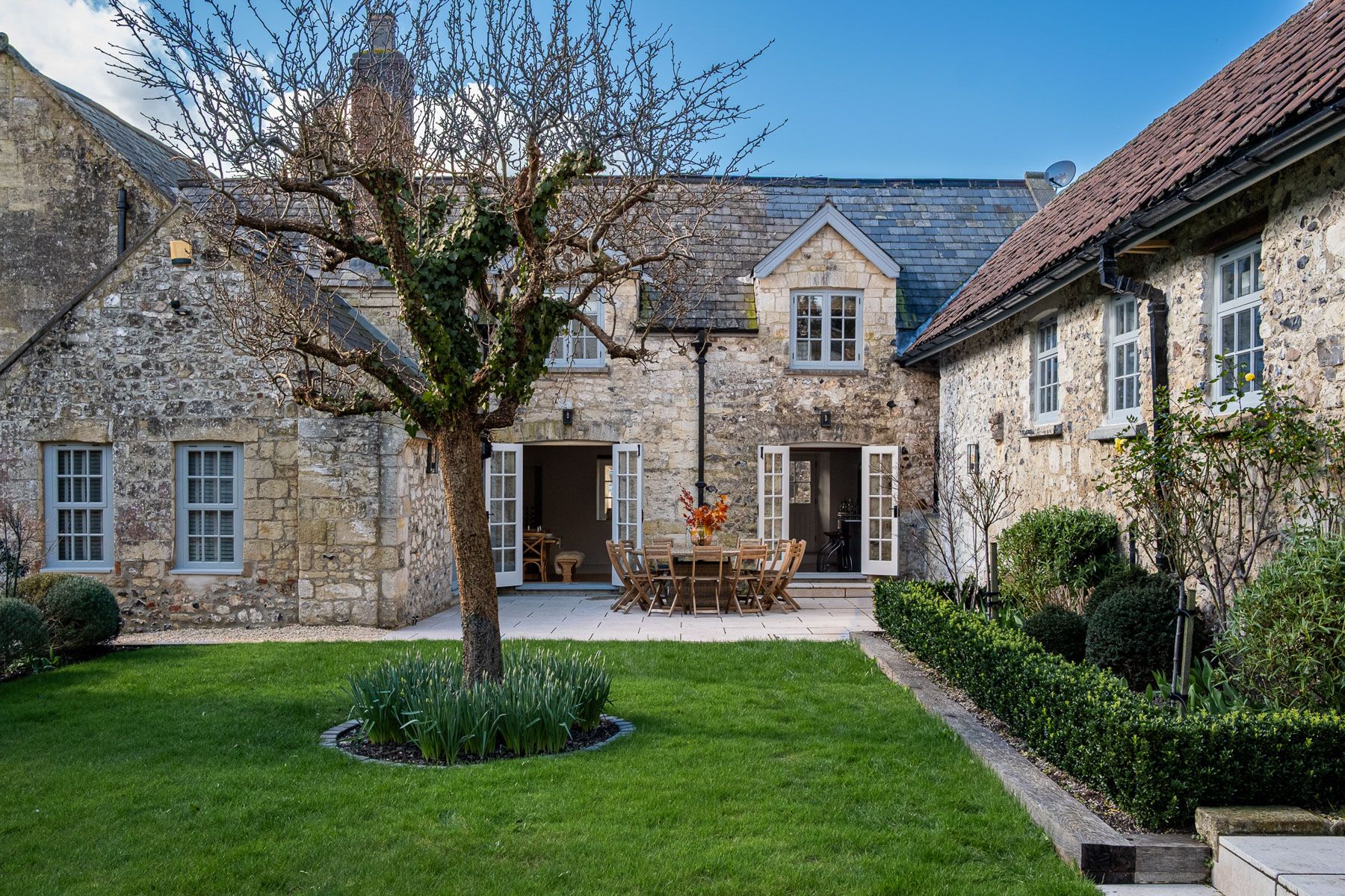 Manor Starlight Axmouth Seaton: 6-Bedroom Historic Manor with Spa and Barn Annexe near Seato