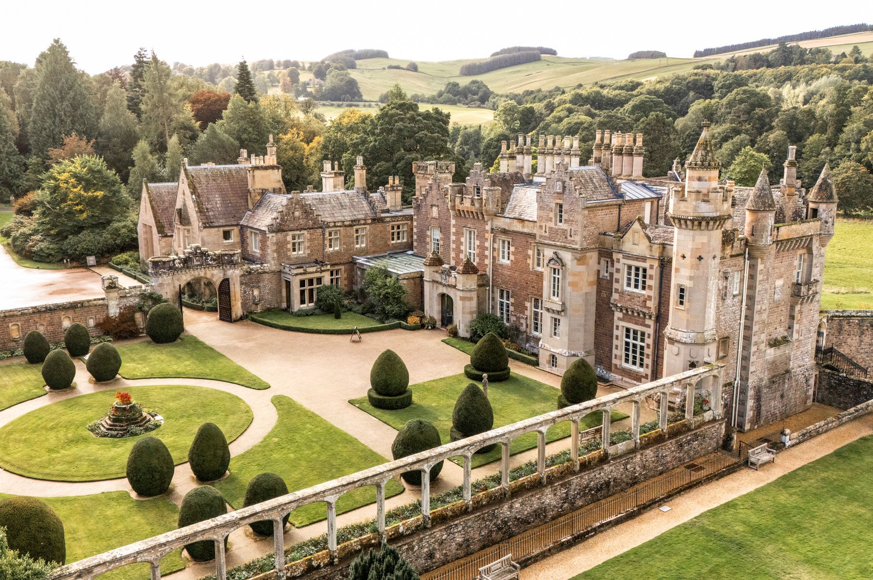 Manor Thistle Floors Kelso: 7-Bedroom Historic Estate with Spa & Literary Heritage in Ro