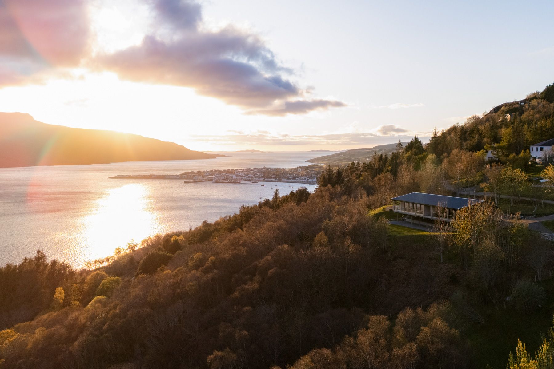 Manor Thistle Morefield Ullapool: 3-Bedroom Loch View Cottage with Spa and Sauna in Ullapool H