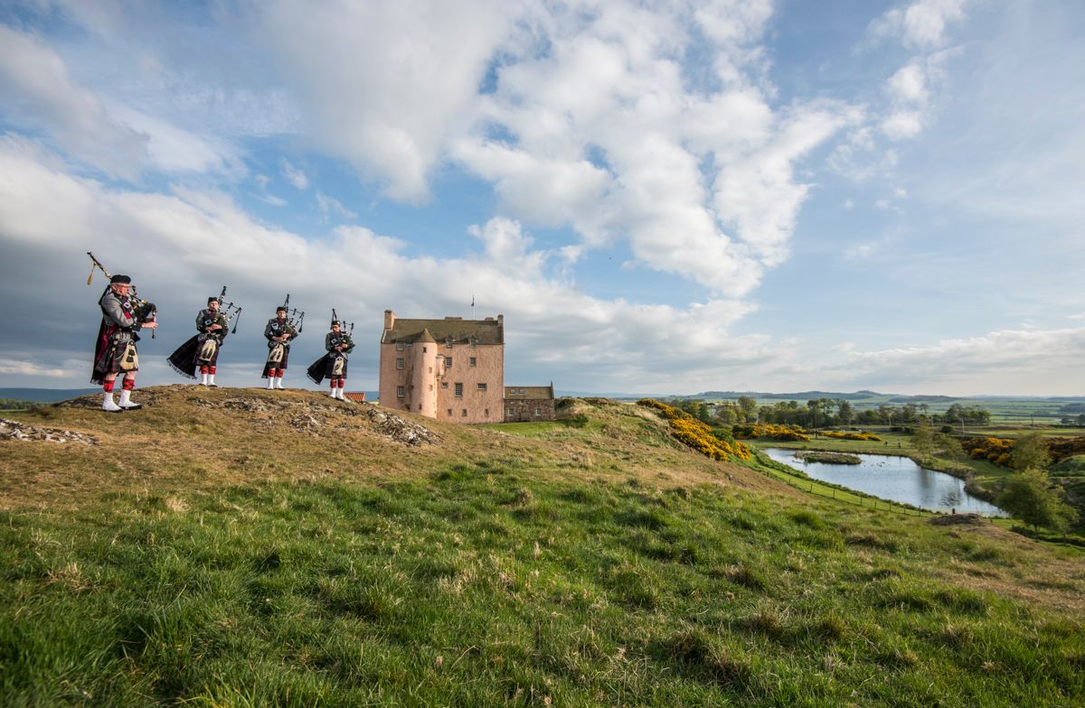 Manor Thistle Tantallon NorthBerwick: 10-Bedroom Historic Tower Estate with Spa Near Edinburgh | N