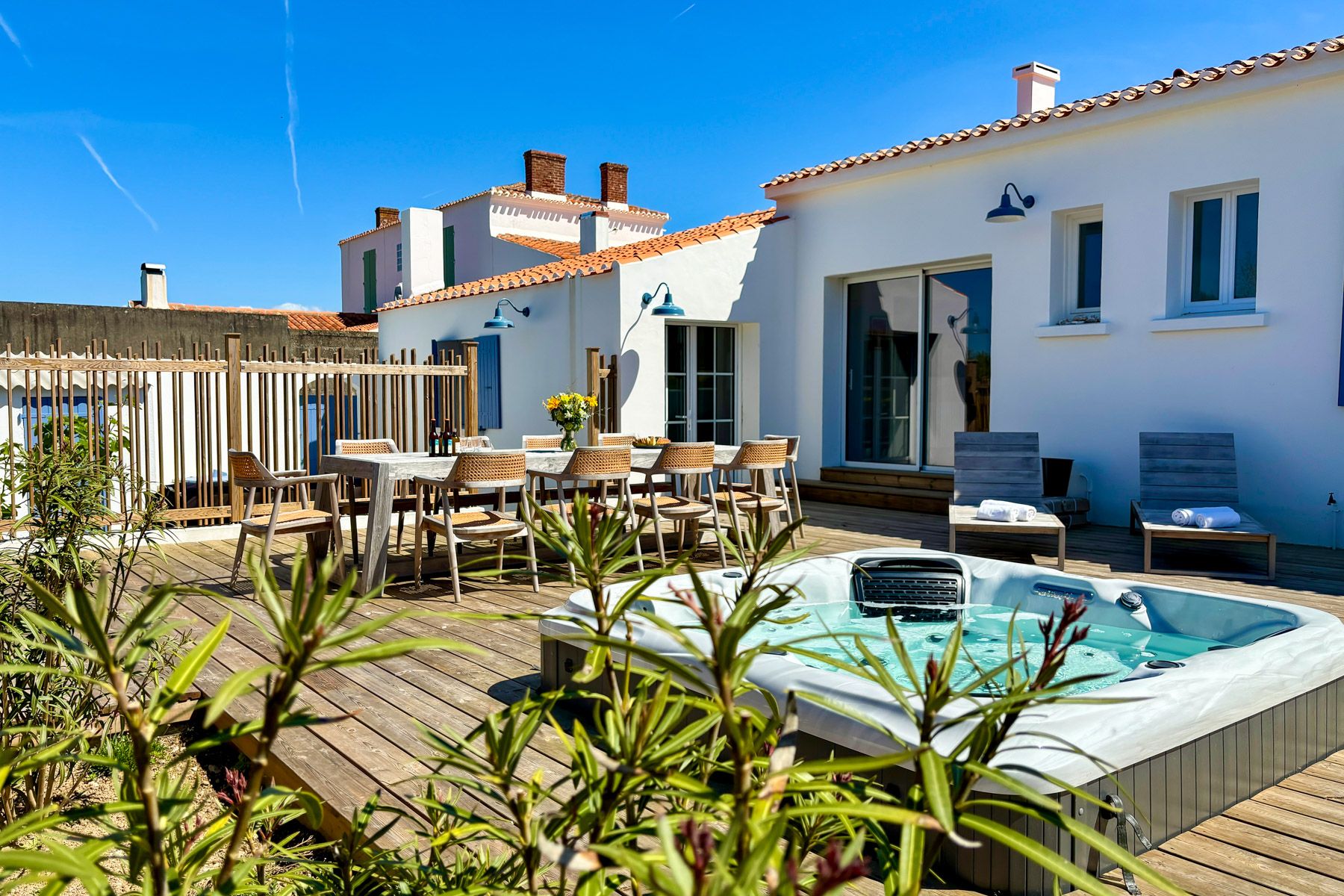 Mas Écume Cordouan Royan: 3-Bedroom Island Cottage with Hot Tub on France’s Atlantic C