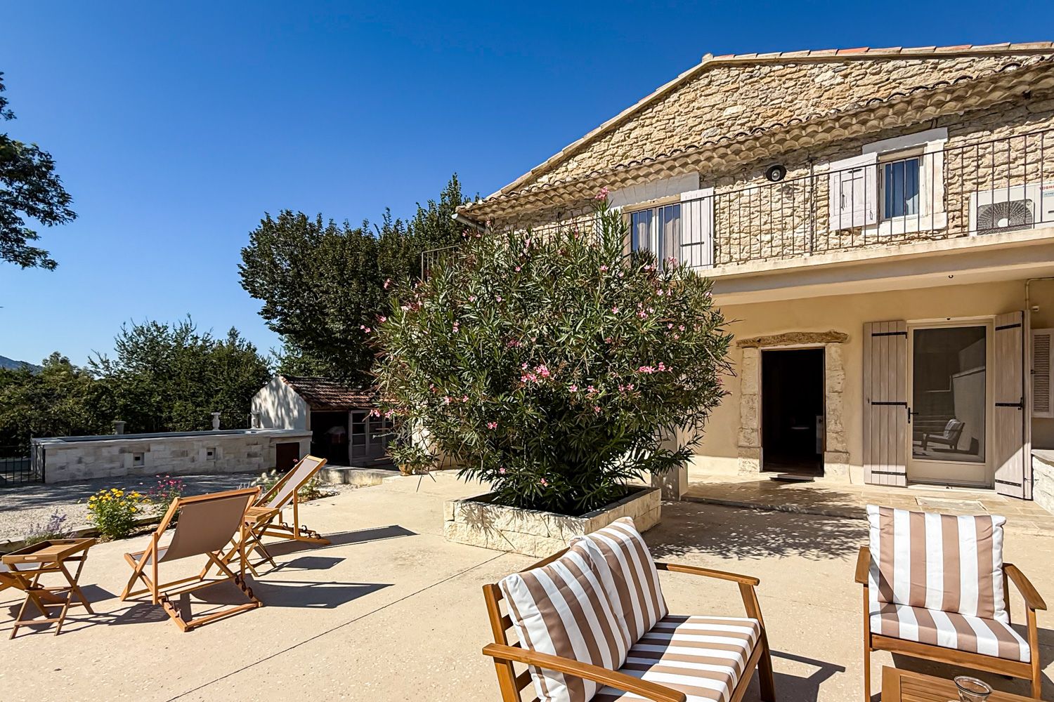 Mas Lavande Maubec Oppède: 3-Bedroom Renovated Stone Villa with Spa in Luberon, Provenc