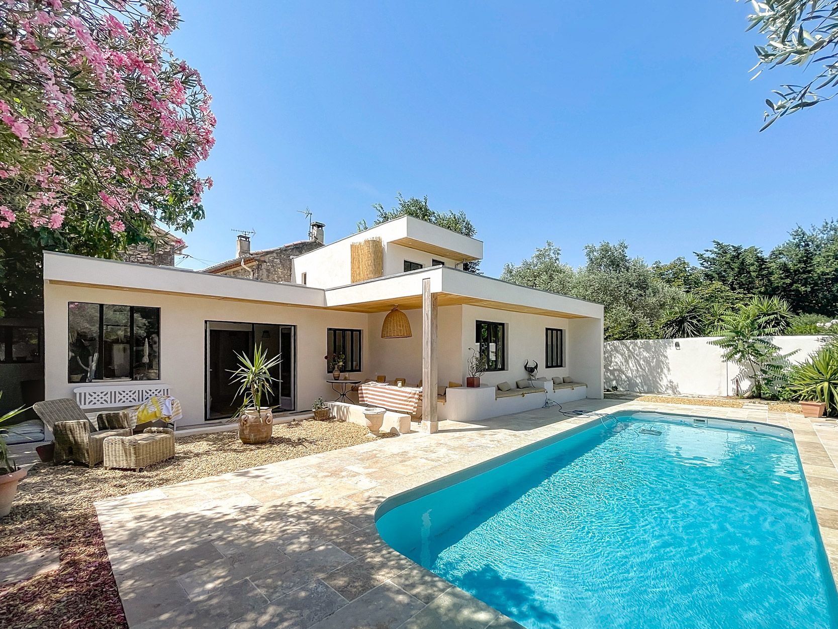 Mas Lavande Trinquetaille Arles: 3-Bedroom Villa with Pool Near Historic Arles, Provence-Alpe