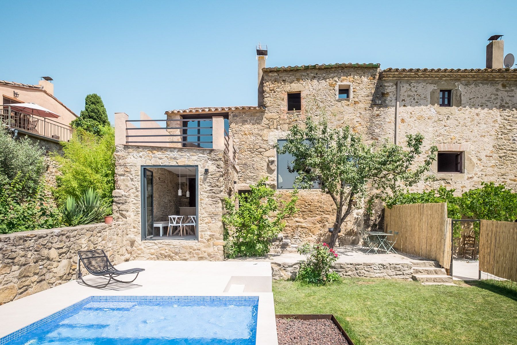 Mas Lluminós Empúries Vilopriu: 4-Bedroom Countryside Retreat with Pool and Spa near Costa B