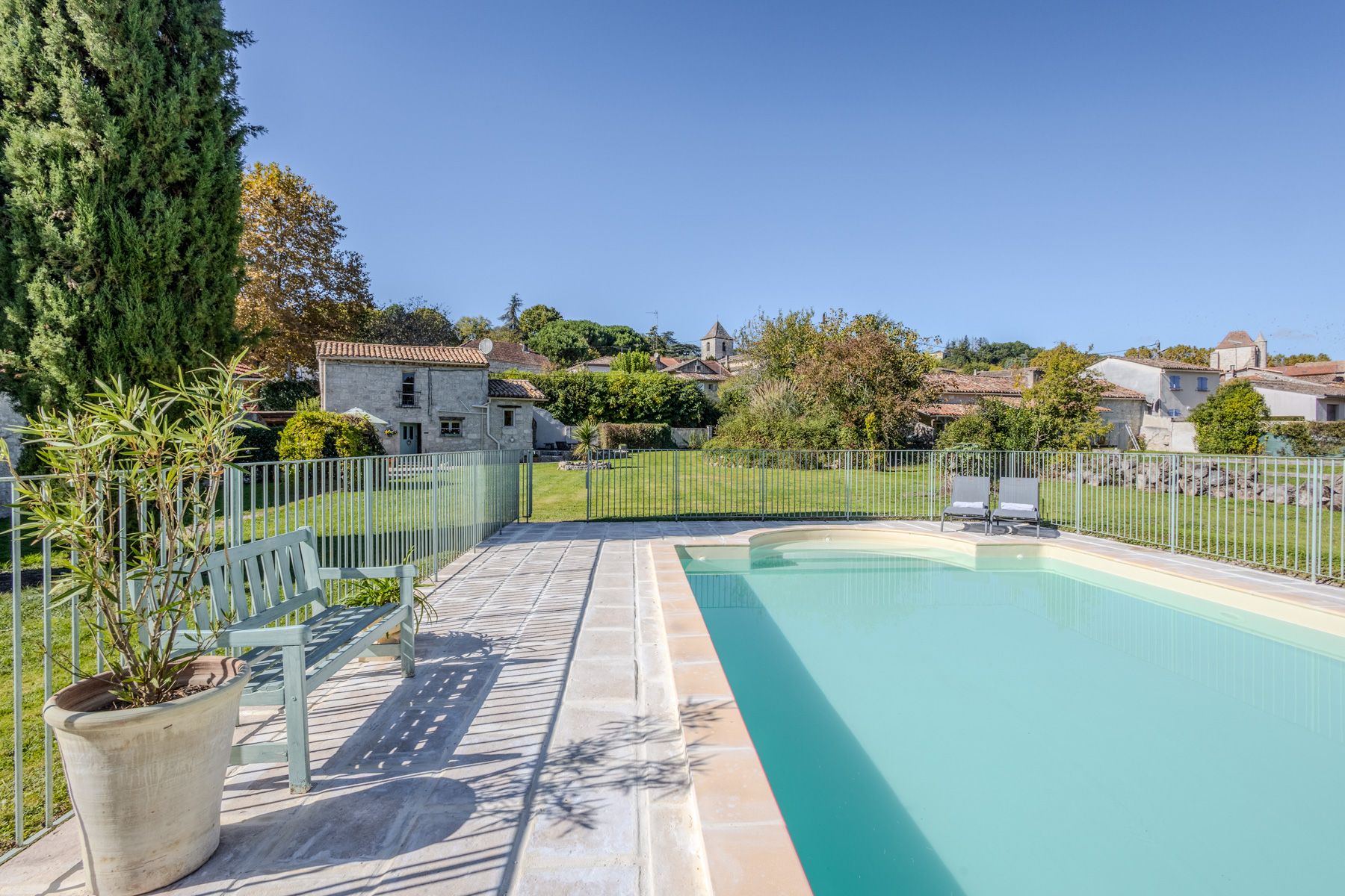 Mas Lumière Ferrussac Saint-Maurin: 2-Bedroom Cottage Rental Saint-Maurin with Private Pool and