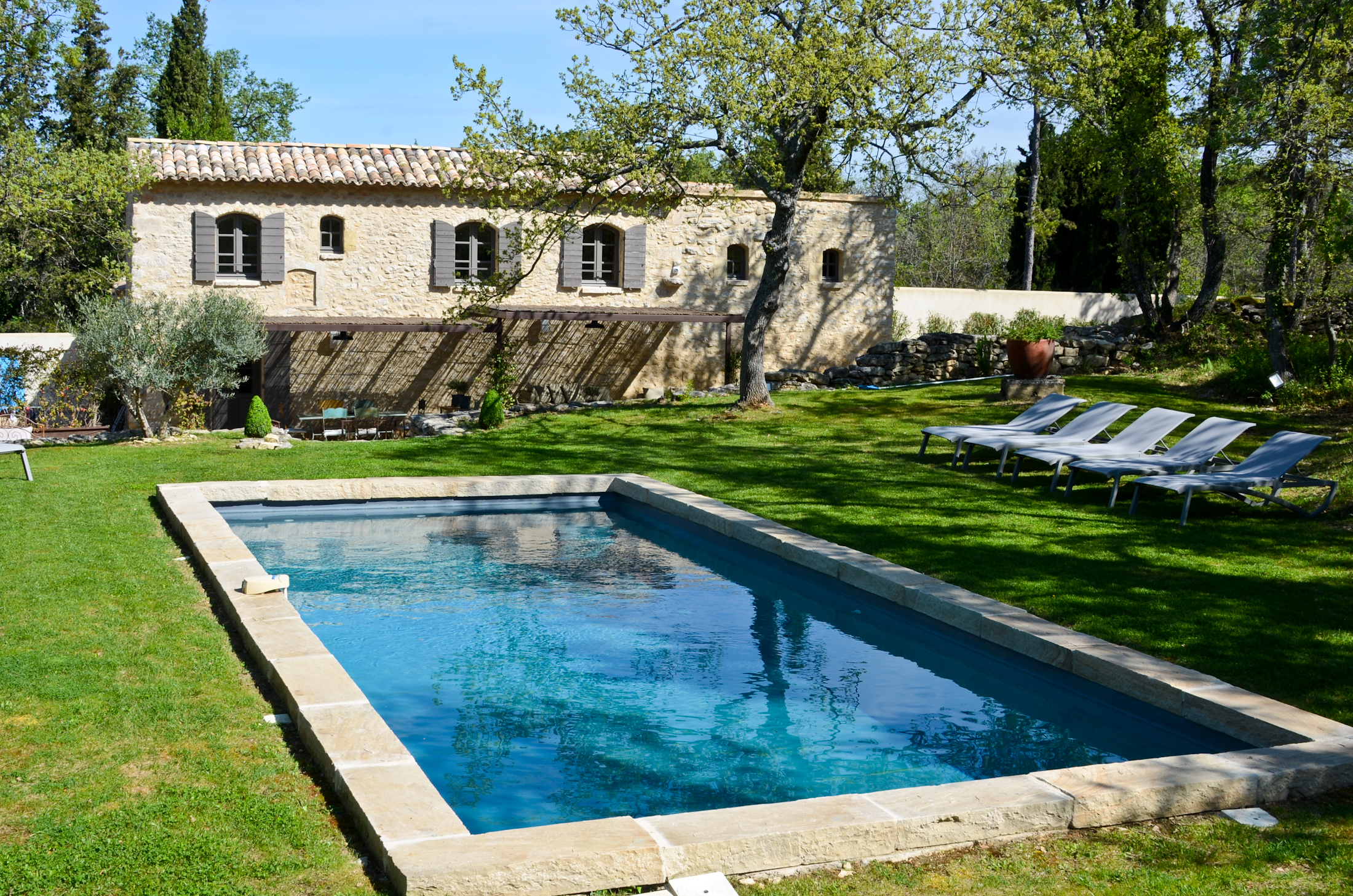 Mas Safran Murs Vaucluse: Luxury 5-Bedroom Villa with Heated Pool and Spa in Vaucluse Provence