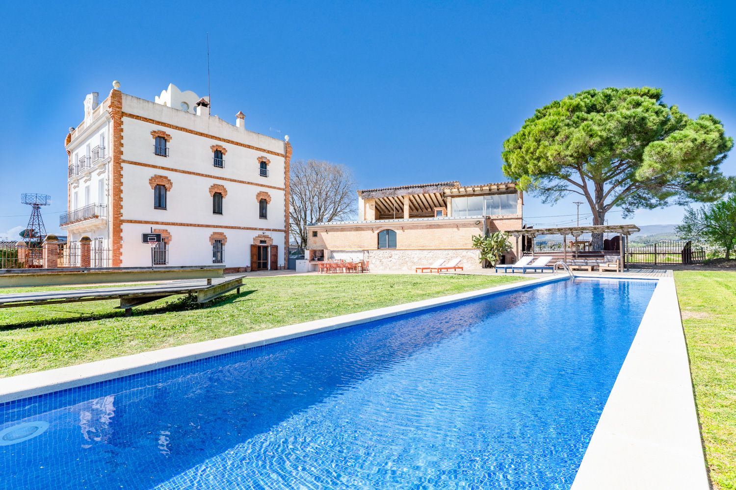 Masia Lluminós Garraf Sitges: 6-Bedroom Wine Country Estate with Spa Near Montserrat in Si