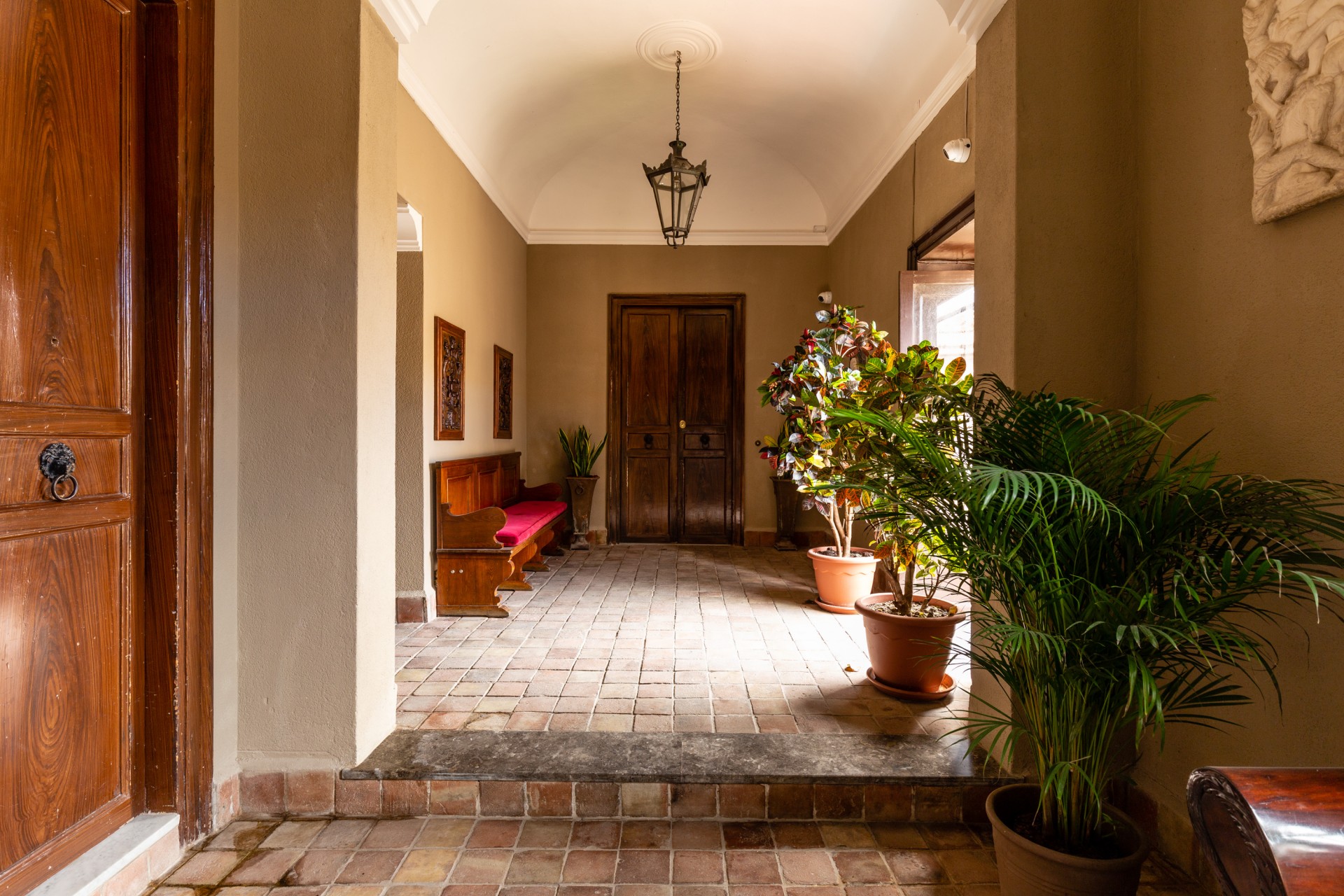 Palazzo Amaranto Albergheria Palermo: Luxury 3-Bedroom Apartment with Air Conditioning and Private Parking, Palermo