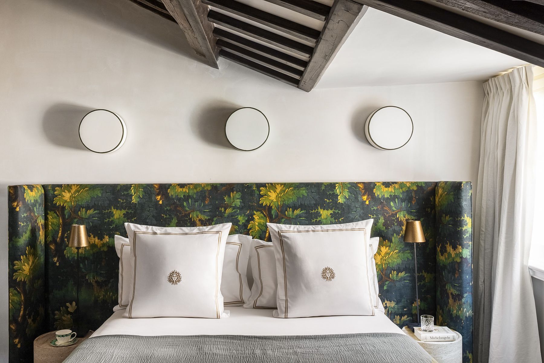 Palazzo Aureo Campidoglio Roma: 1-Bedroom Luxury Apartment Rental in Rome Near Spanish Steps