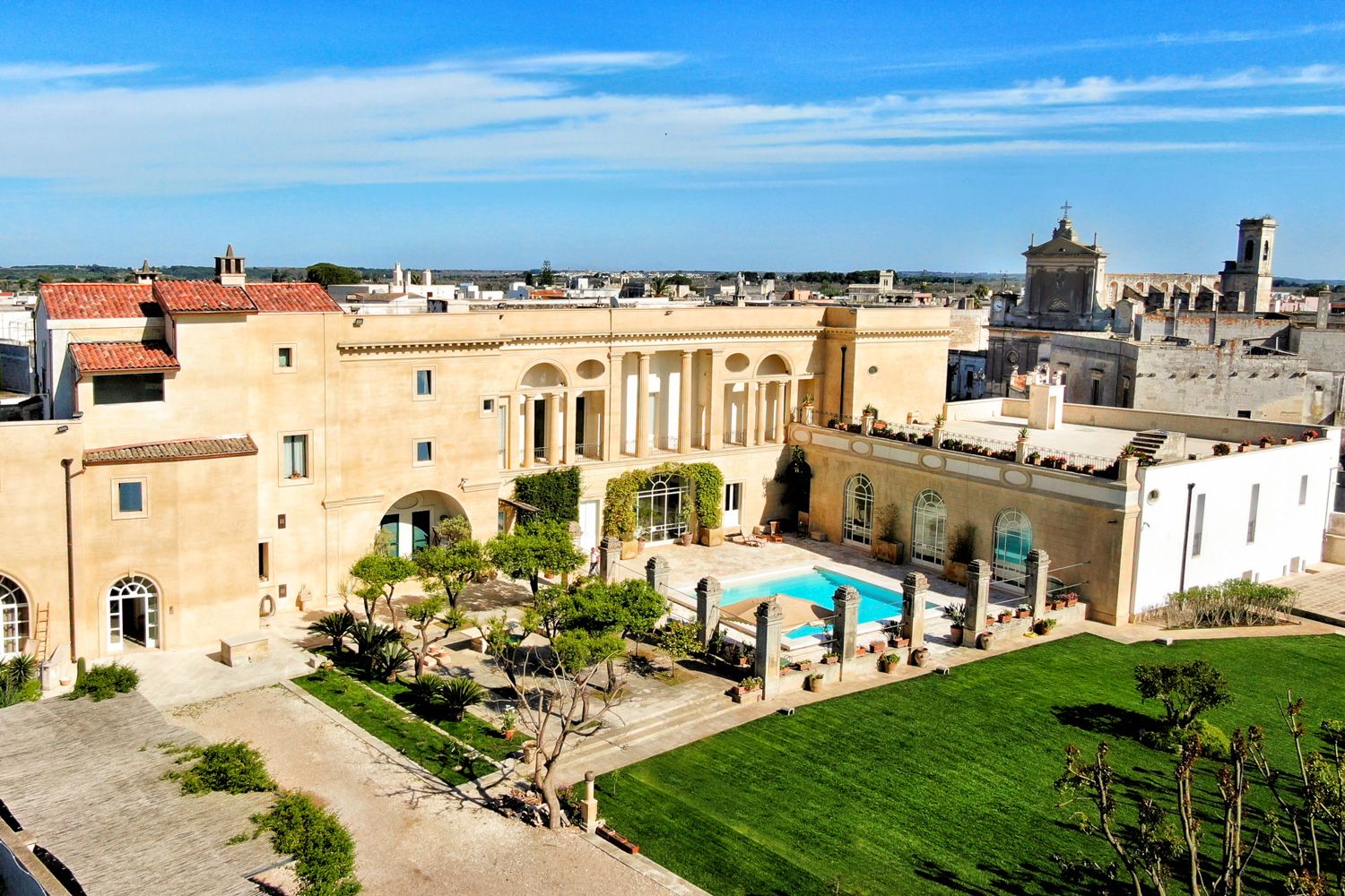 Palazzo Dorato Melpignano Lecce: 6-Bedroom Historic Palazzo with Heated Pool and Spa in Lecce