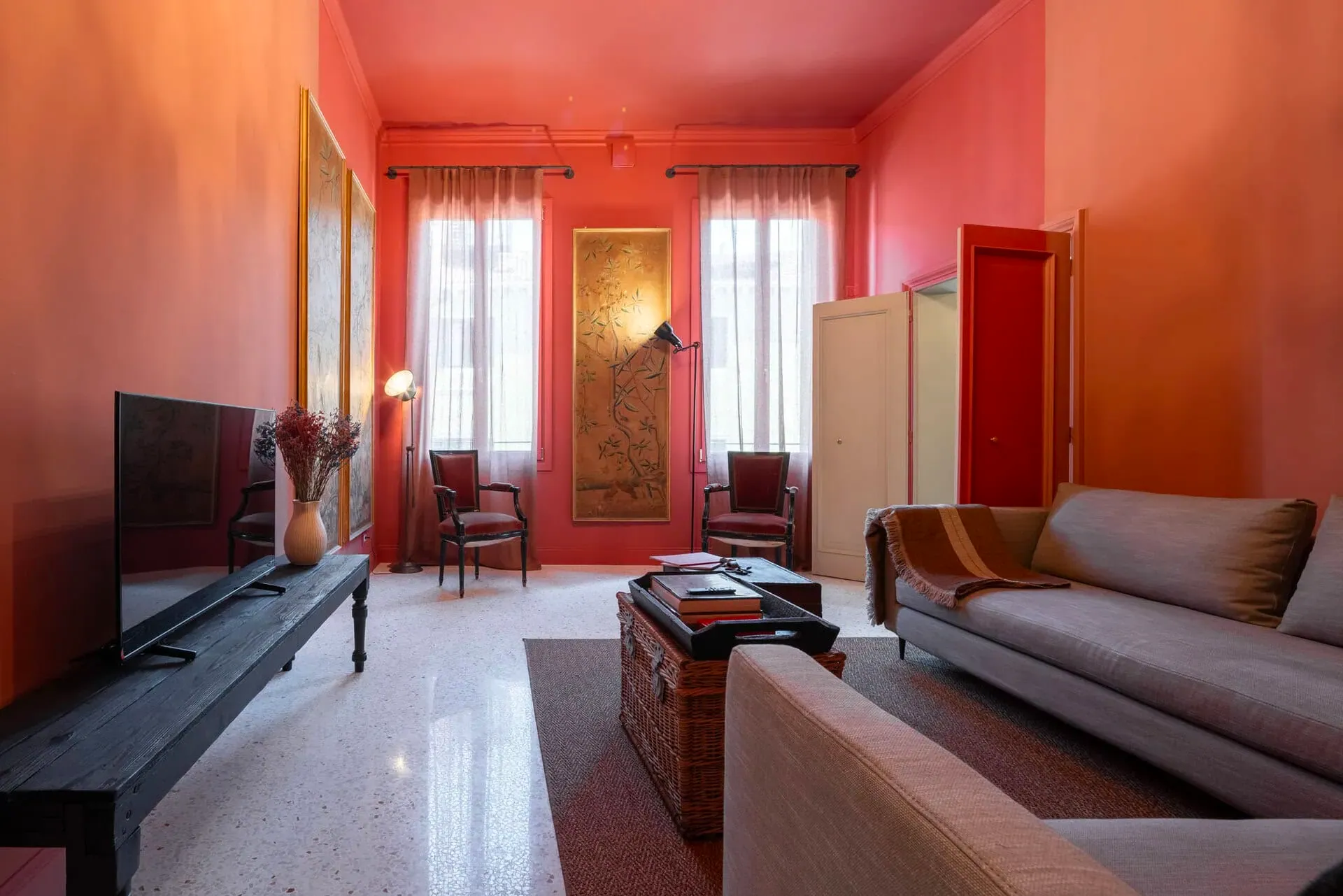 Palazzo Dorato San Marcuola Venezia: Luxury 2-Bedroom Apartment with Spa and Air-Con in Venice Cannaregio
