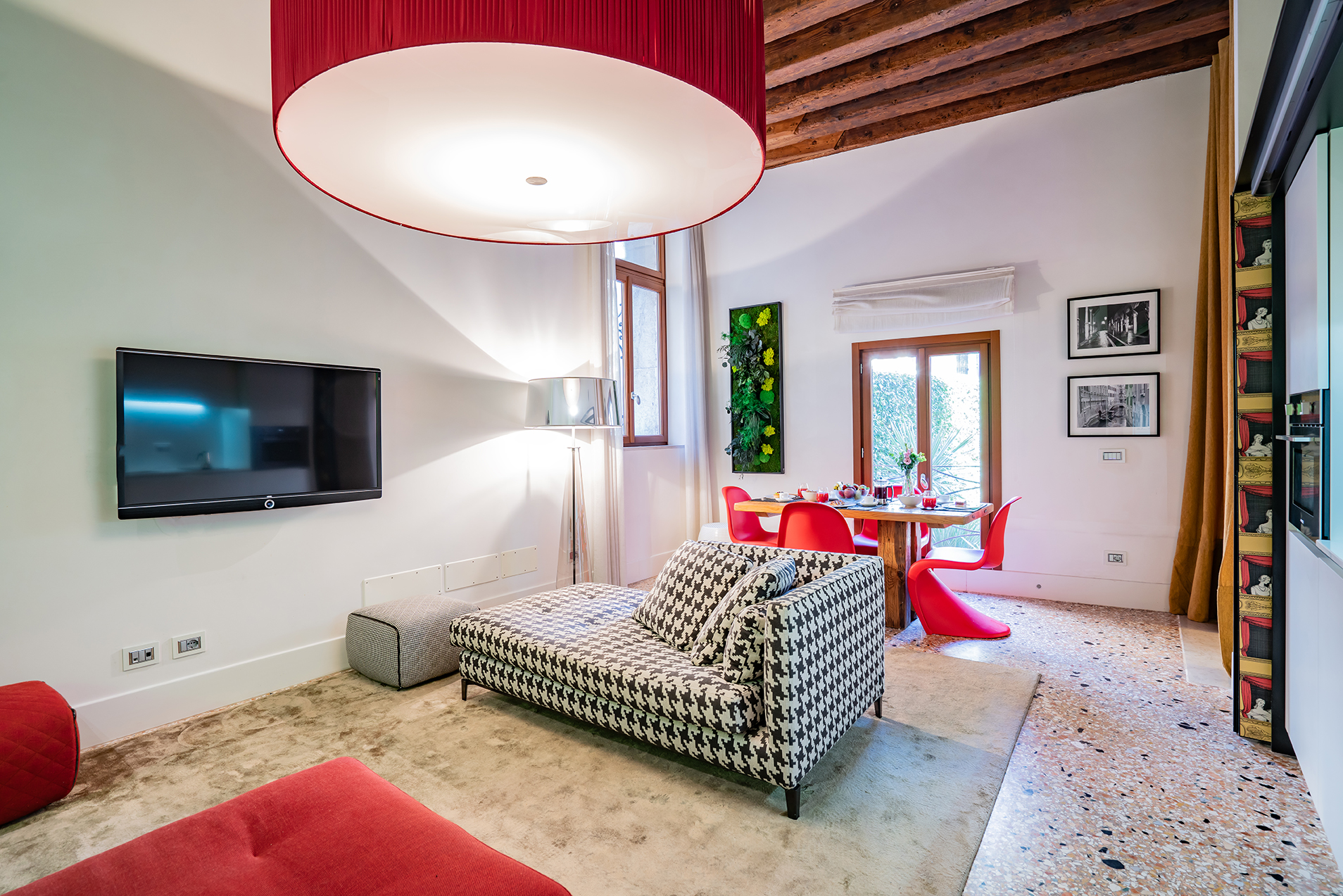 Palazzo Garbino San Zulian Venezia: Luxury 1-Bedroom Apartment with Sea Views and Private Parking, Venice San Marco