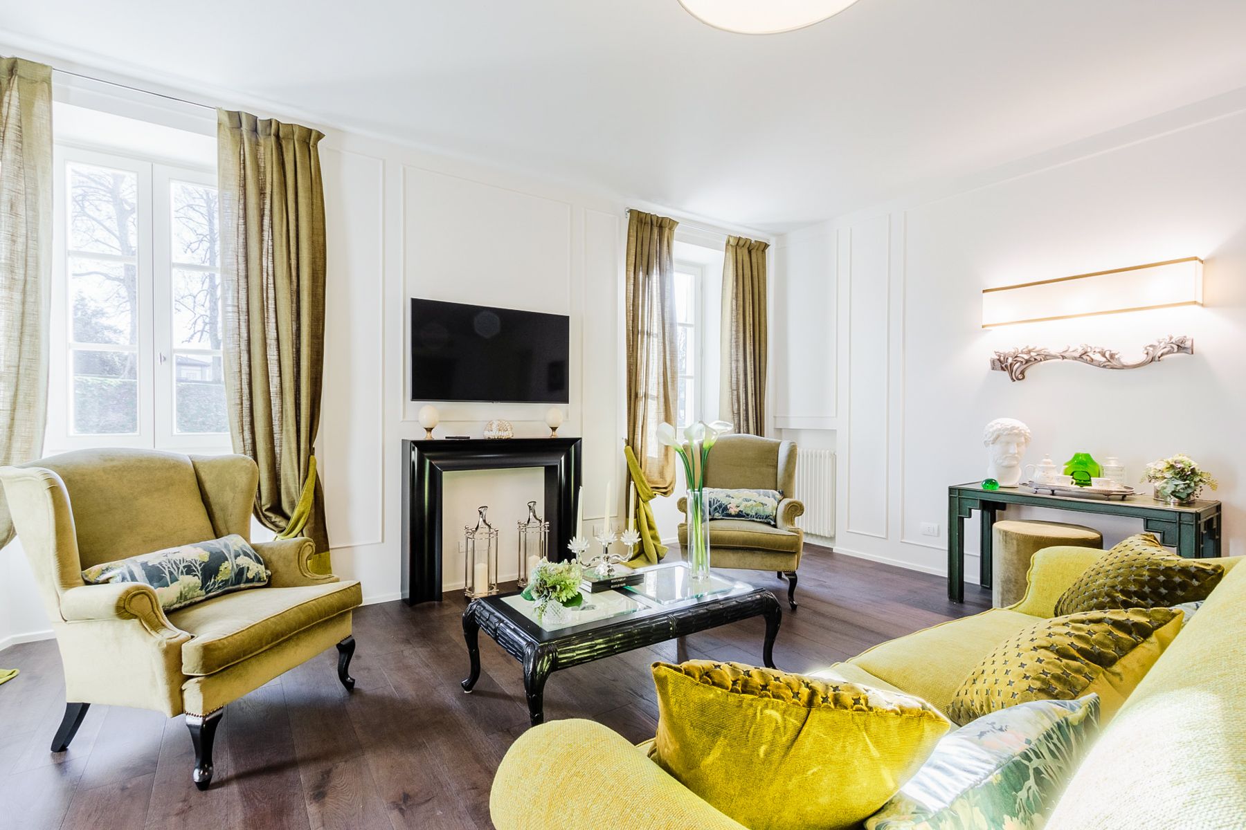 Palazzo Giglio Fillungo Lucca: 2-Bedroom Apartment with Iconic Wall Views in Historic Lucca