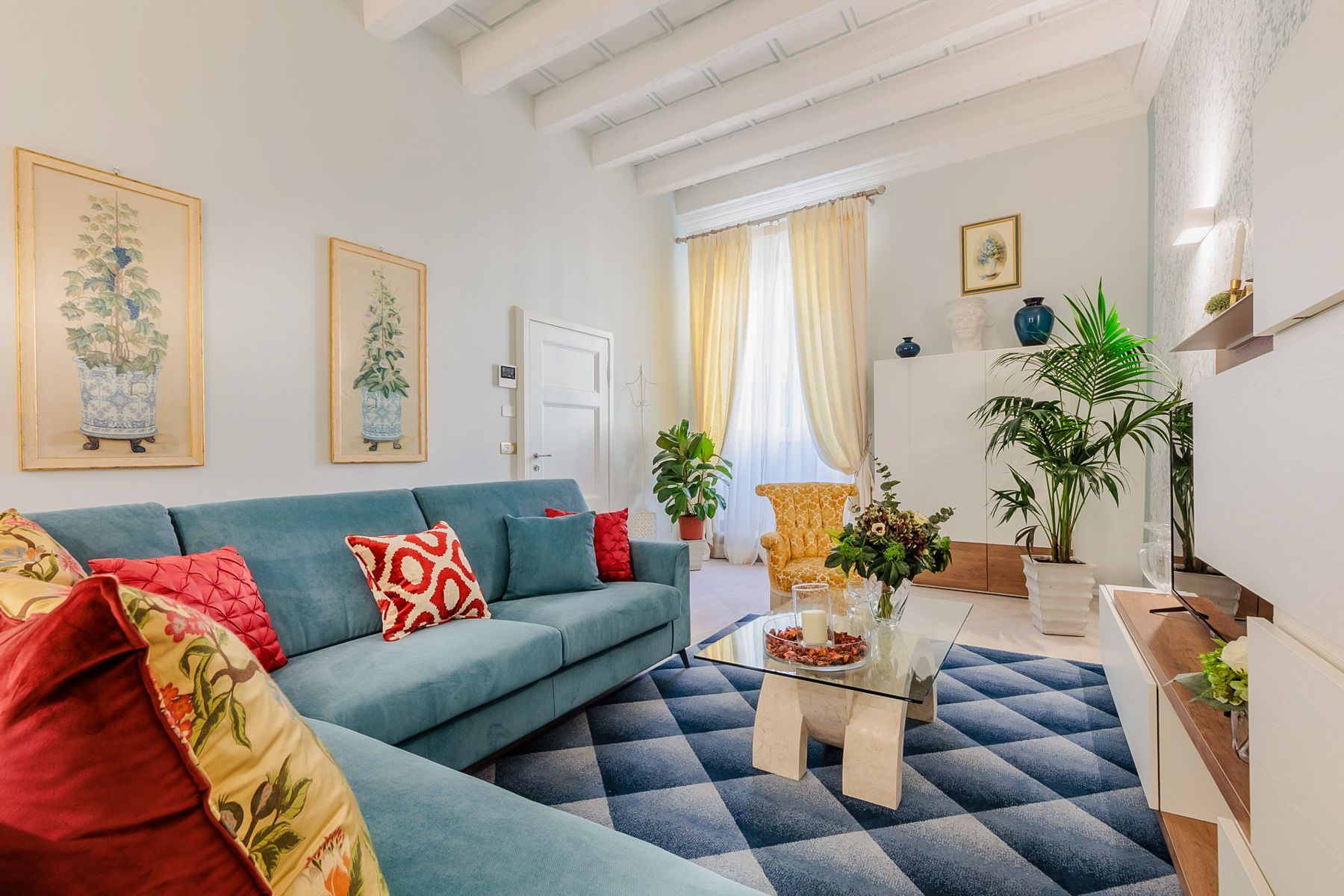 Palazzo Seta Fillungo Lucca: 3-Bedroom Luxury Apartment Rental in Lucca with Spa and Hist