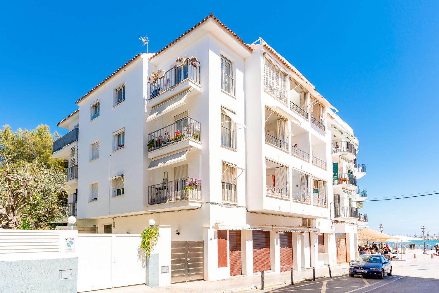 Piso Azahar Garraf Sitges: 2 Bedroom Beachside Luxury Apartment Rental in Sitges with S
