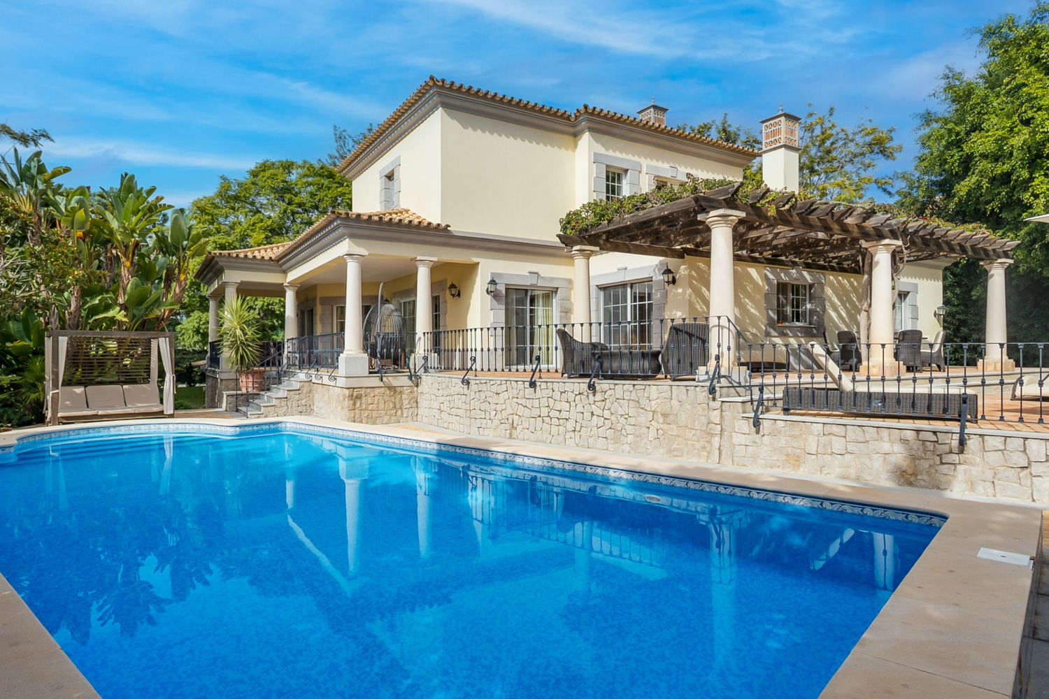 Quinta Dourada Almancil Algarve: 5-Bedroom Villa with Tennis Court, Spa & Pool in Quinta do L