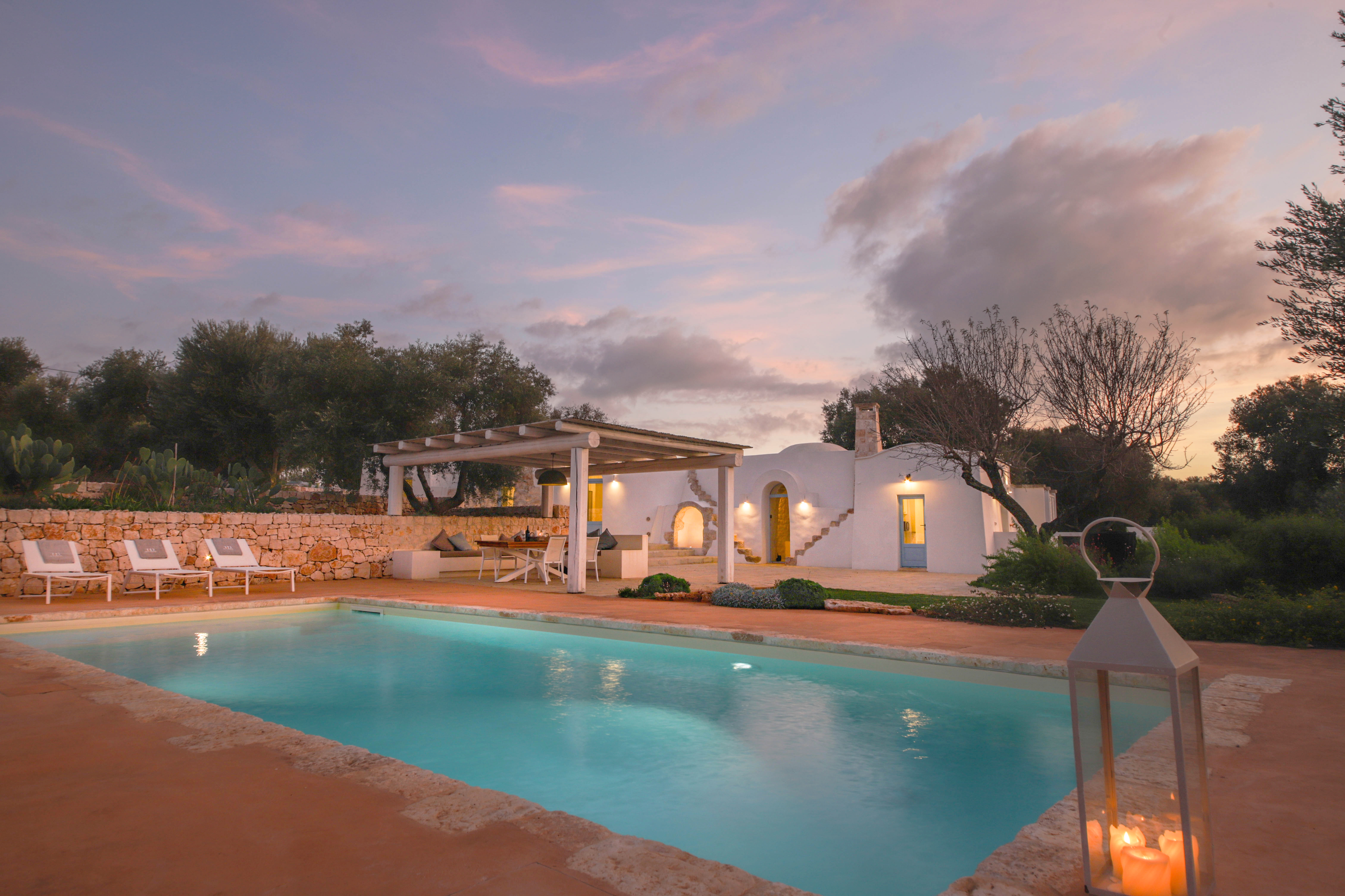 Trullo Ceruleo Lamione Pilone Ostuni: Luxury 2-Bedroom Villa with Private Pool and BBQ, Ostuni