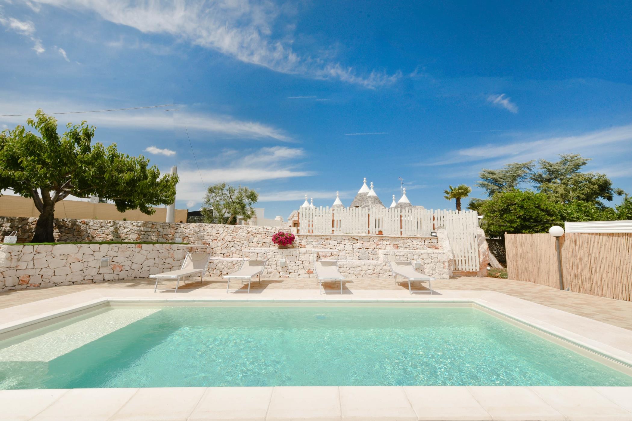 Trullo Ceruleo Valle D’Itria Martina Franca: Luxury 2-Bedroom Villa with Private Pool and Sea Views, Martina Franca